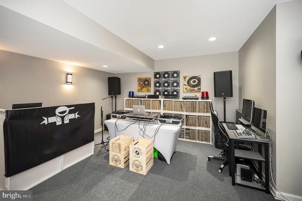 Fredericksburg, Virginia, 22406, United States, 5 Bedrooms Bedrooms, ,6 BathroomsBathrooms,Residential,For Sale,1981857