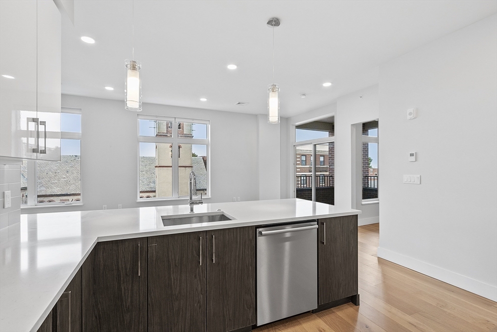 Somerville, Massachusetts, 02143, United States, 2 Bedrooms Bedrooms, ,2 BathroomsBathrooms,Residential,For Sale,1737786