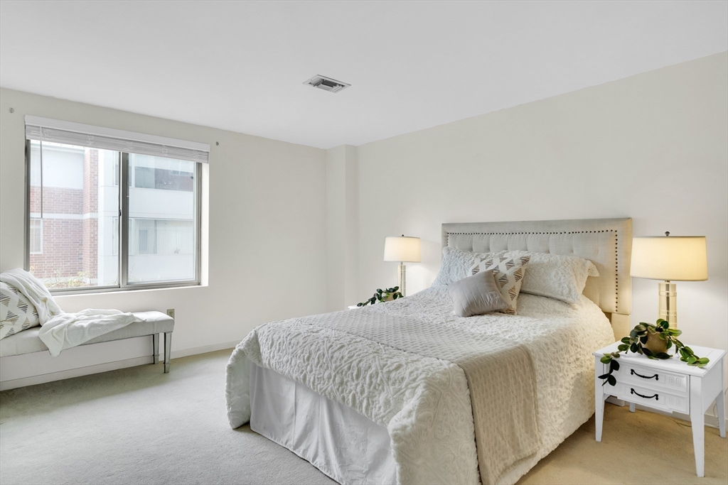 Newton, Massachusetts, 02464, United States, 2 Bedrooms Bedrooms, ,2 BathroomsBathrooms,Residential,For Sale,1947082