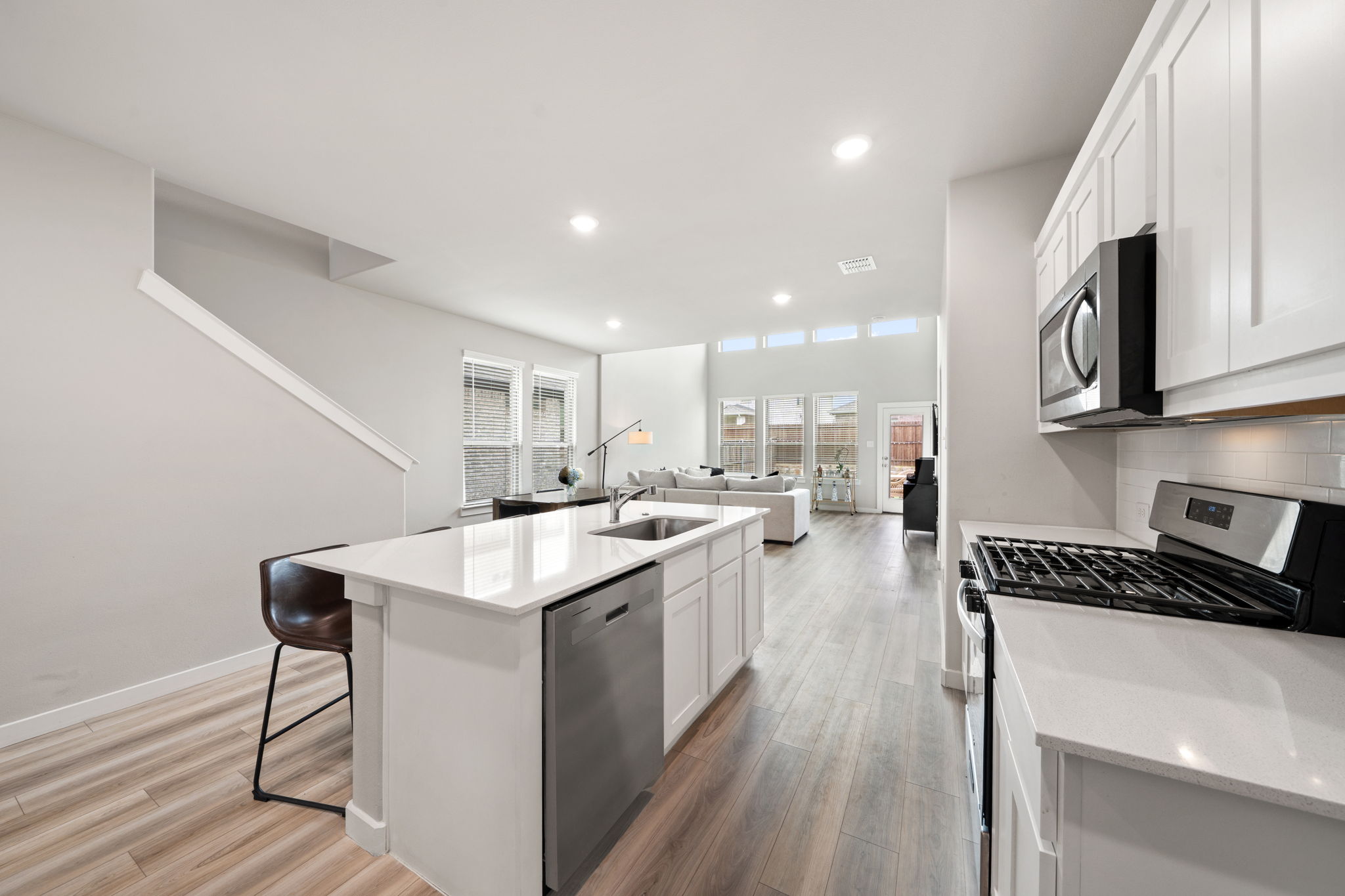  High Ceilings, Natural Light, and Modern Elegance in McKinney ISD - 物件實景