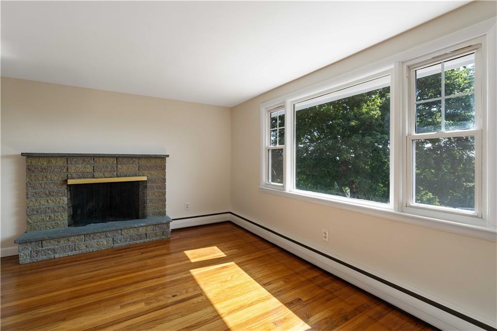 Portsmouth, Rhode Island, 02871, United States, 3 Bedrooms Bedrooms, ,2 BathroomsBathrooms,Residential,For Sale,1974528