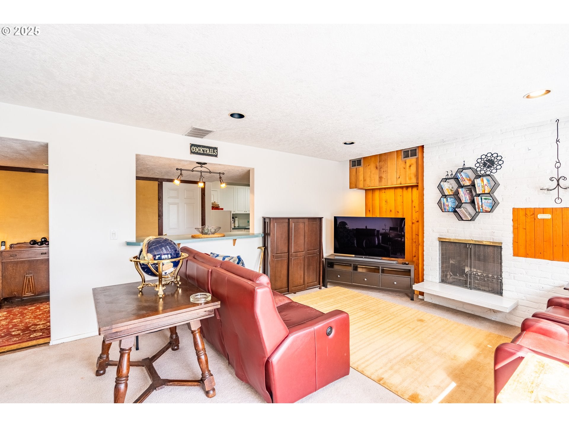 Portland, Oregon, 97219, United States, 4 Bedrooms Bedrooms, ,3 BathroomsBathrooms,Residential,For Sale,1985730