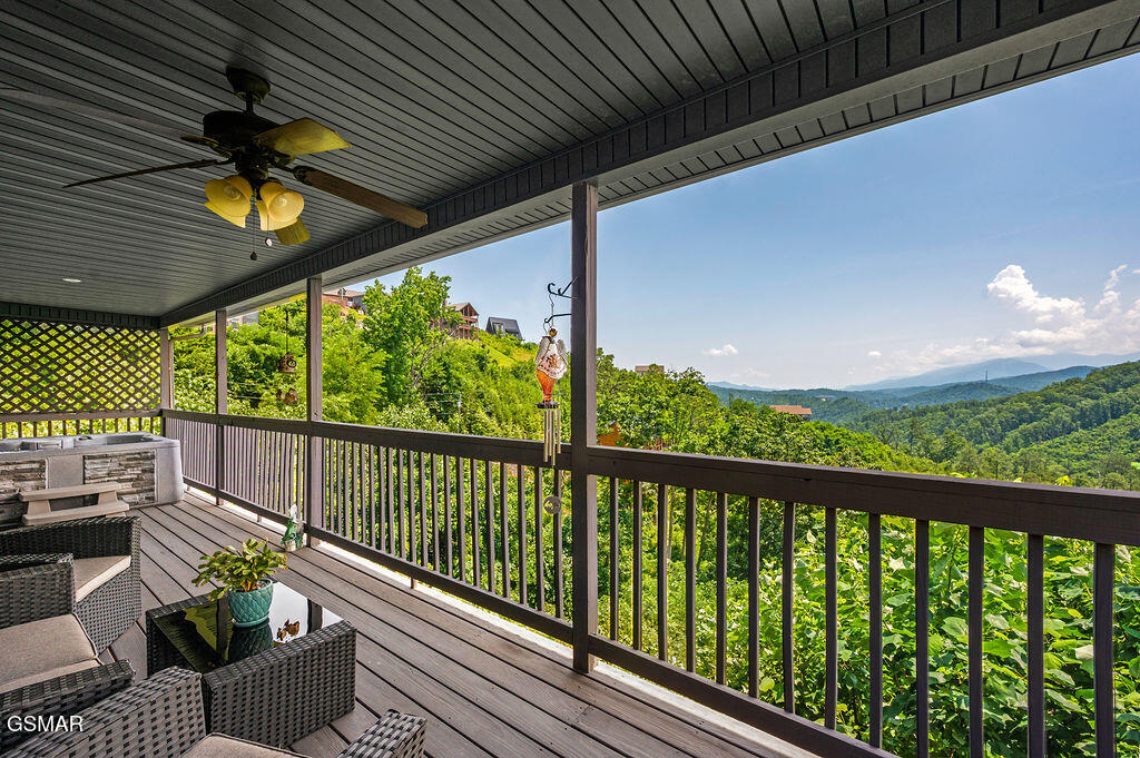 Gatlinburg, Tennessee, 37738, United States, 2 Bedrooms Bedrooms, ,2 BathroomsBathrooms,Residential,For Sale,1924446