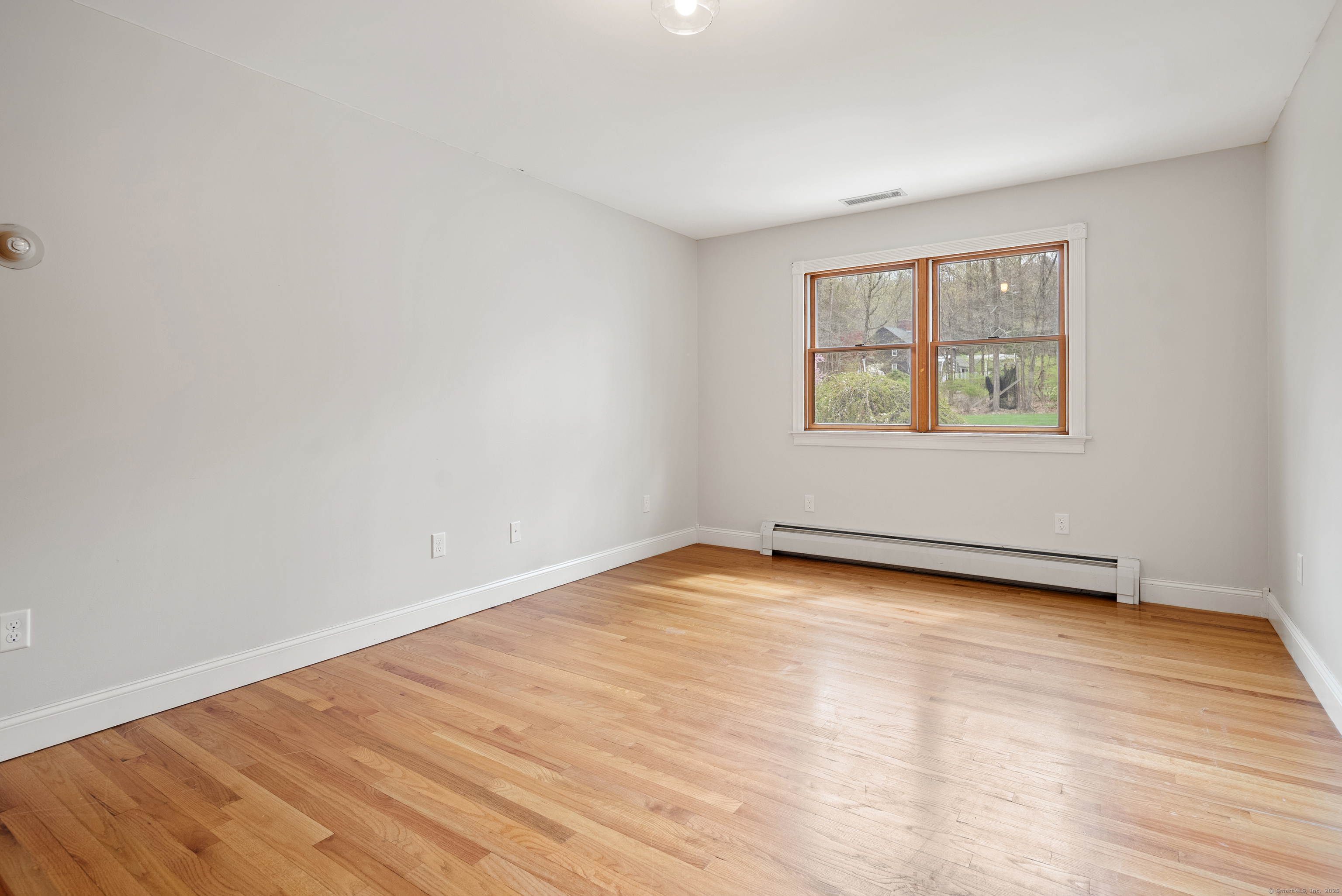 Somers, Connecticut, 06071, United States, 4 Bedrooms Bedrooms, ,4 BathroomsBathrooms,Residential,For Sale,1927442