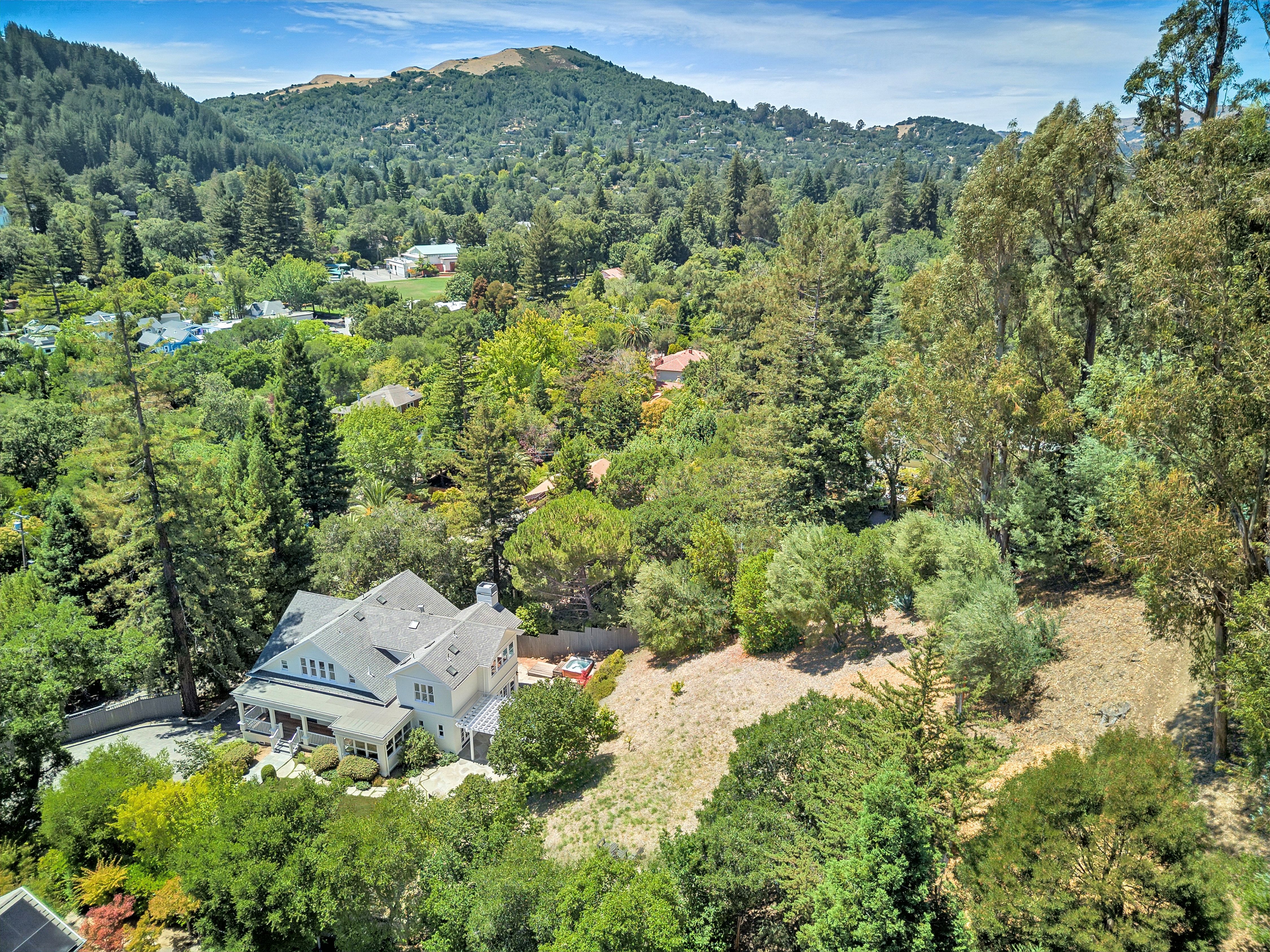  A Hidden Ross Retreat Offering Value and Acreage - 物件實景