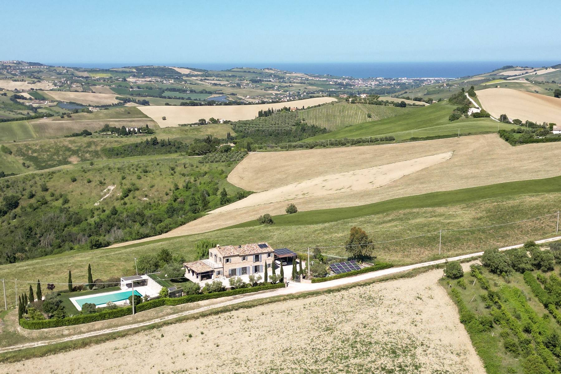  Charming restored farmhouse with contemporary interiors - 物件實景