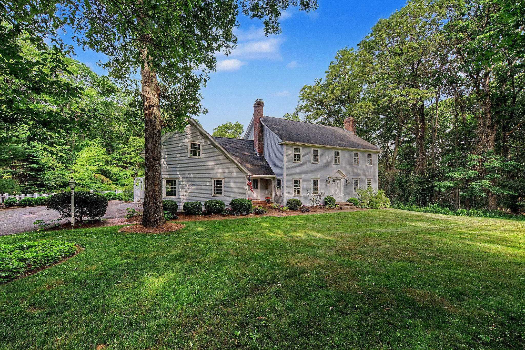  Experience shoreline luxury in this exceptional Colonial home - 物件實景