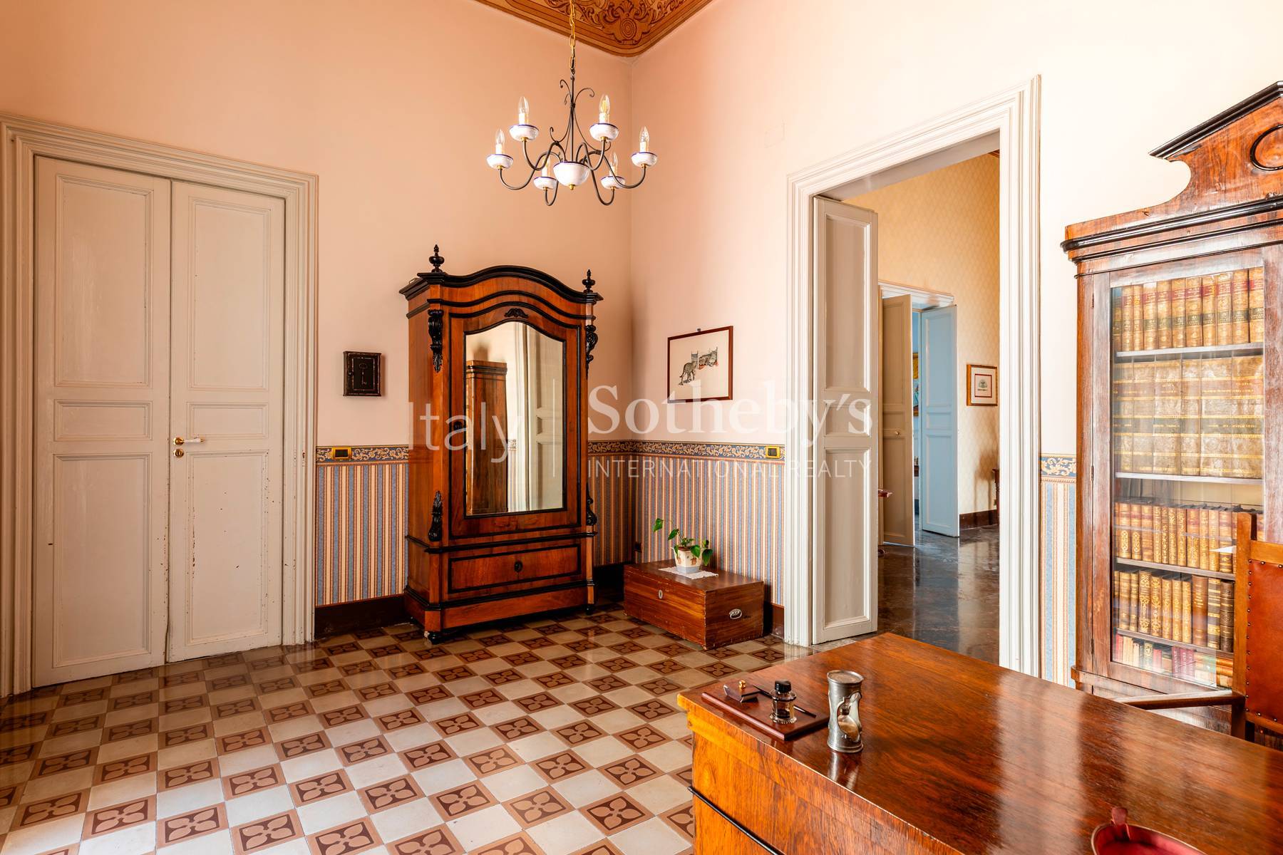  A prestigious 19th-century palace in Ragusa