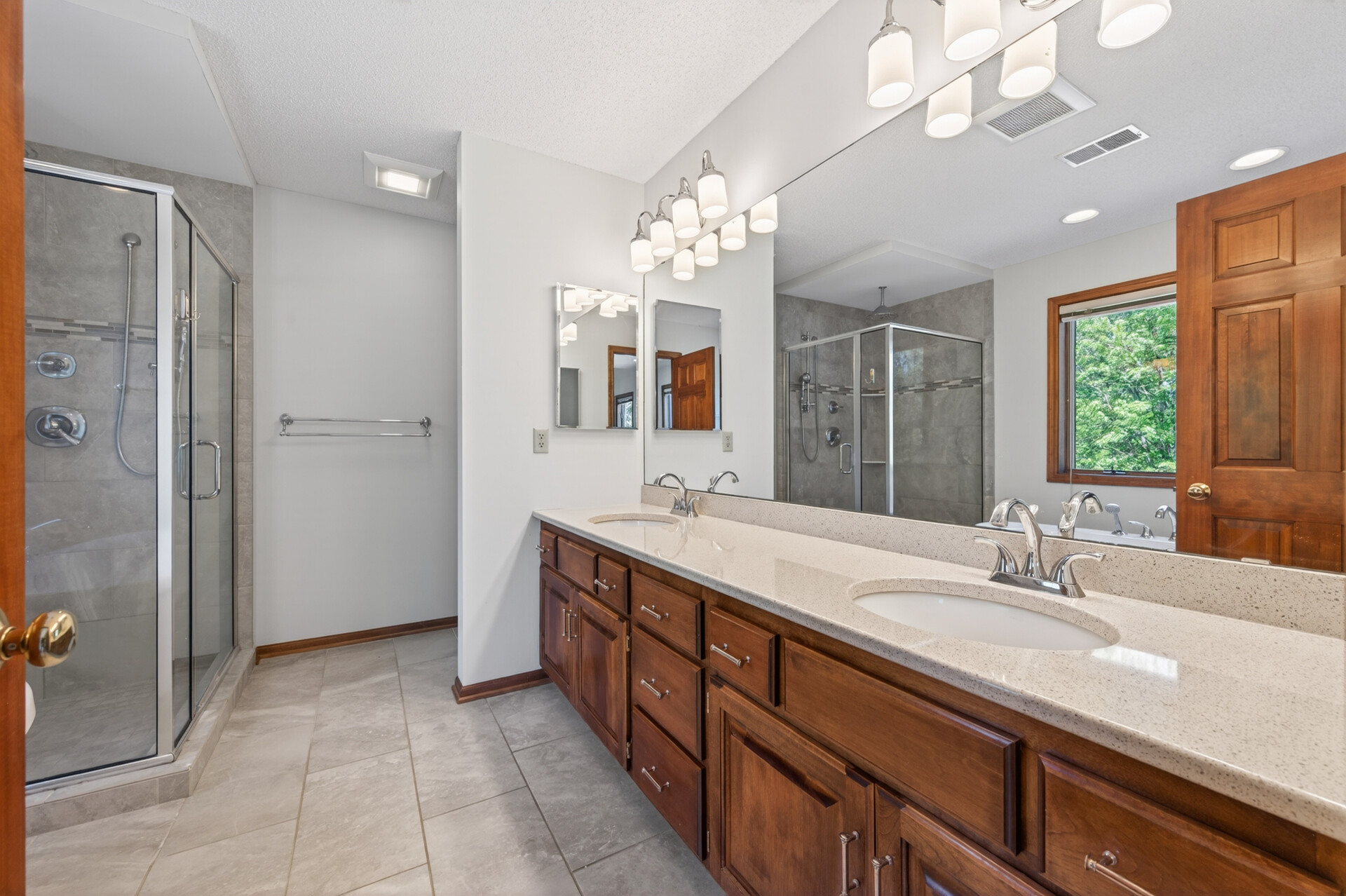  Luxury Lakeside Retreat in the Heart of Woodbury - 物件實景