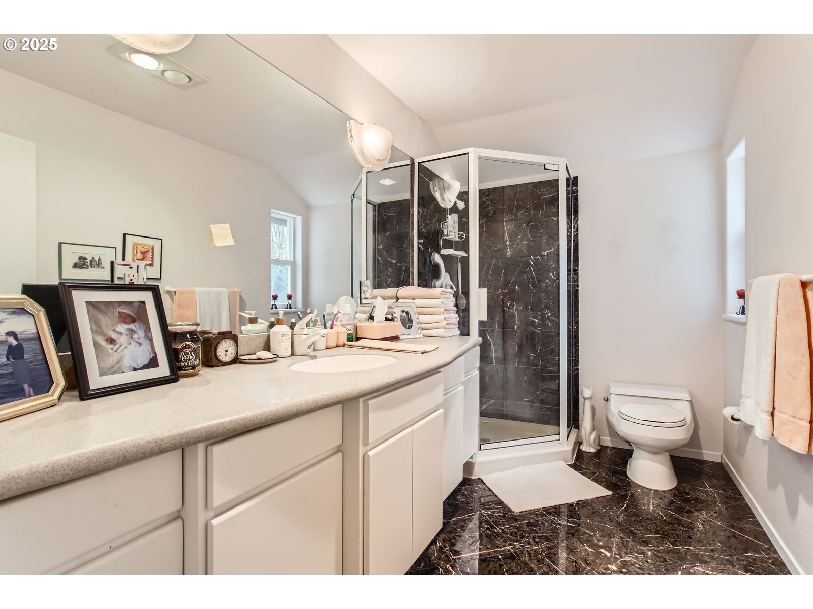 Portland, Oregon, 97229, United States, 3 Bedrooms Bedrooms, ,4 BathroomsBathrooms,Residential,For Sale,1982517