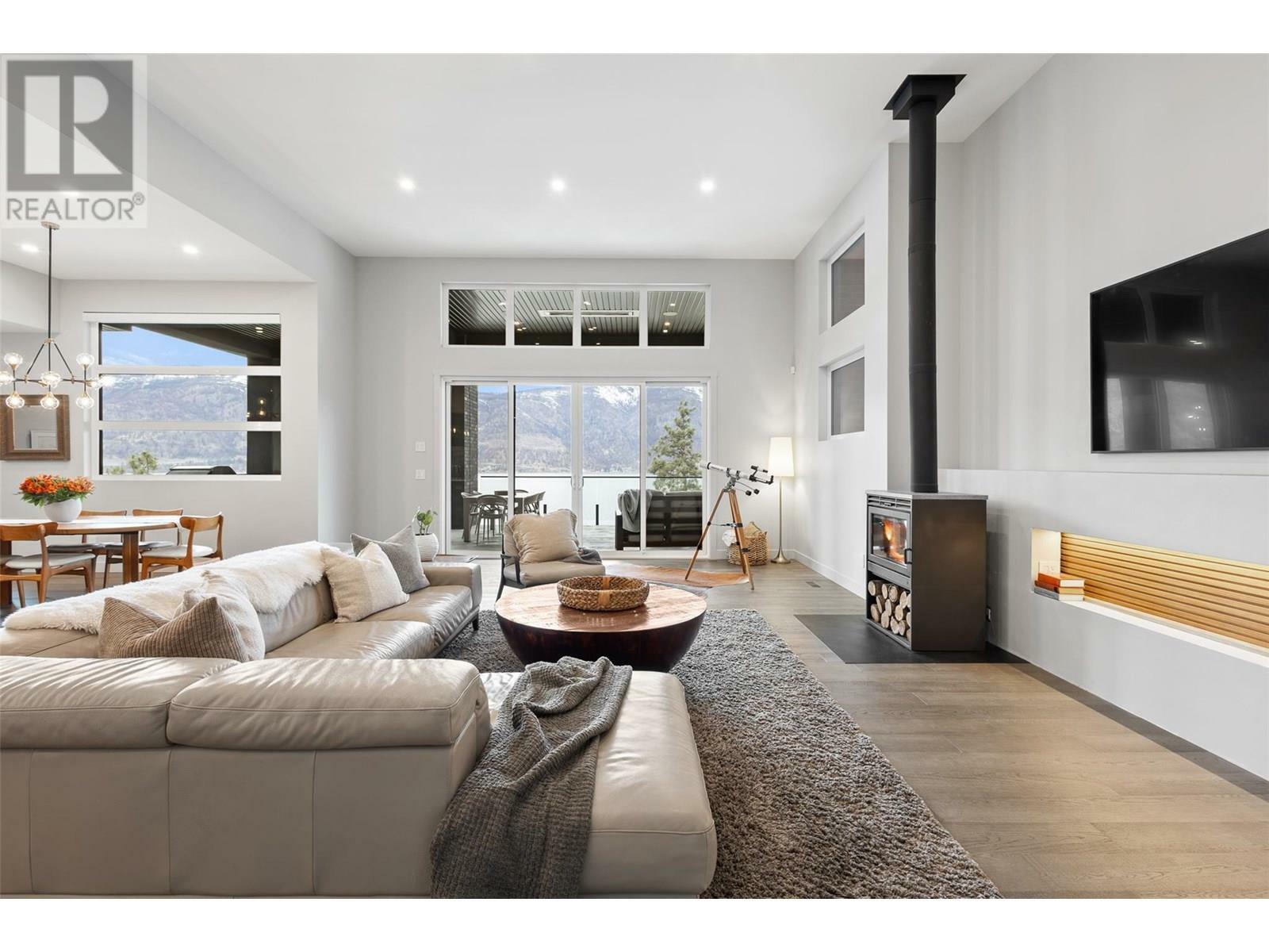 KELOWNA, British Columbia, V4V 1N4, CA, 4 Bedrooms Bedrooms, ,3 BathroomsBathrooms,Residential,For Sale,1859921