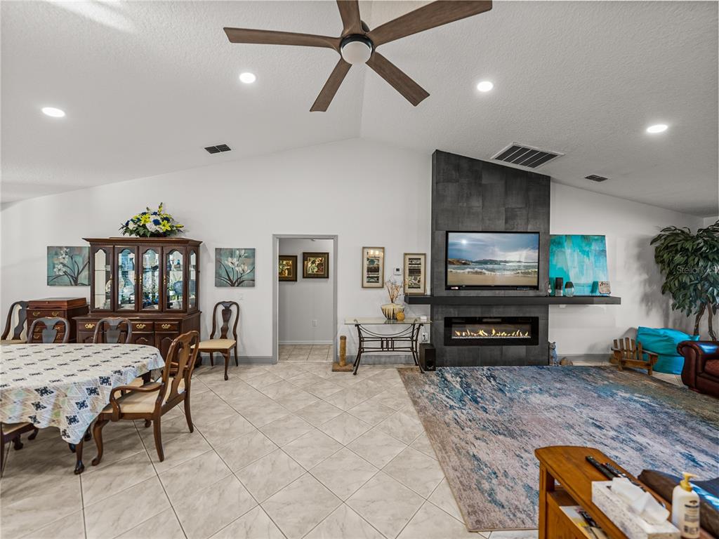 Lakeland, Florida, 33810, United States, 5 Bedrooms Bedrooms, ,4 BathroomsBathrooms,Residential,For Sale,1696884