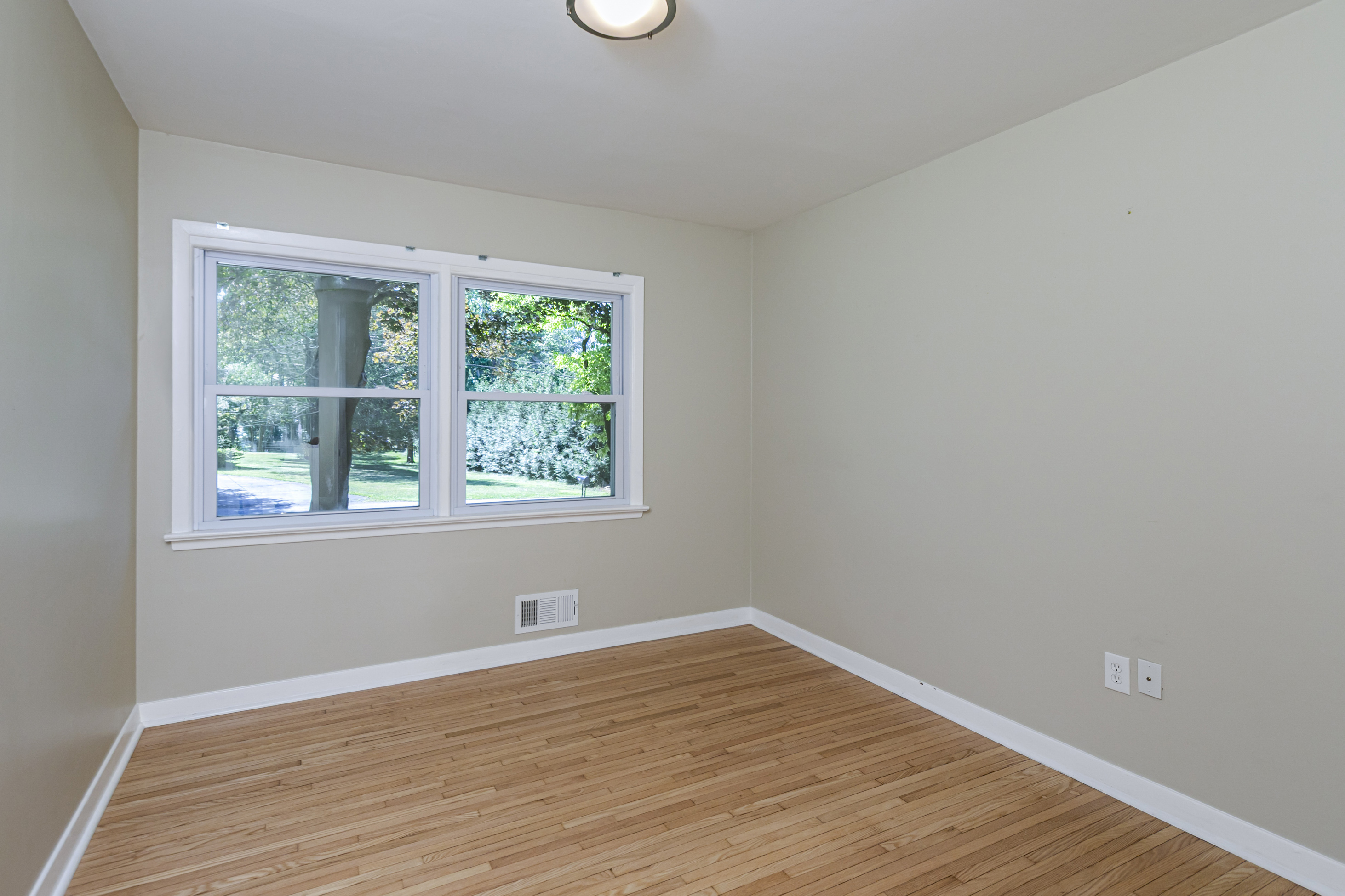  Move-In Ready Ranch in a Terrific Location - 物件實景