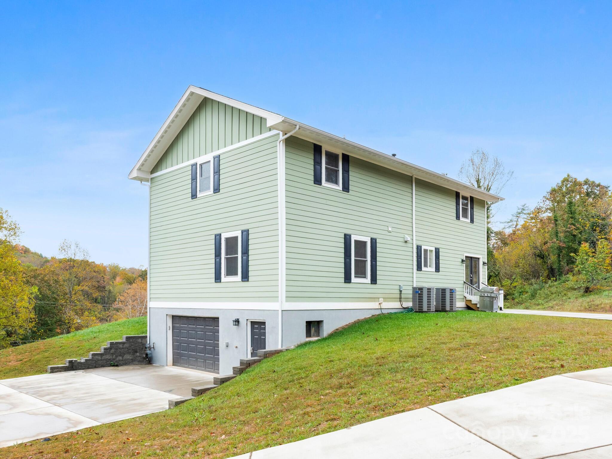 Asheville, North Carolina, 28804, United States, 4 Bedrooms Bedrooms, ,3 BathroomsBathrooms,Residential,For Sale,2006568
