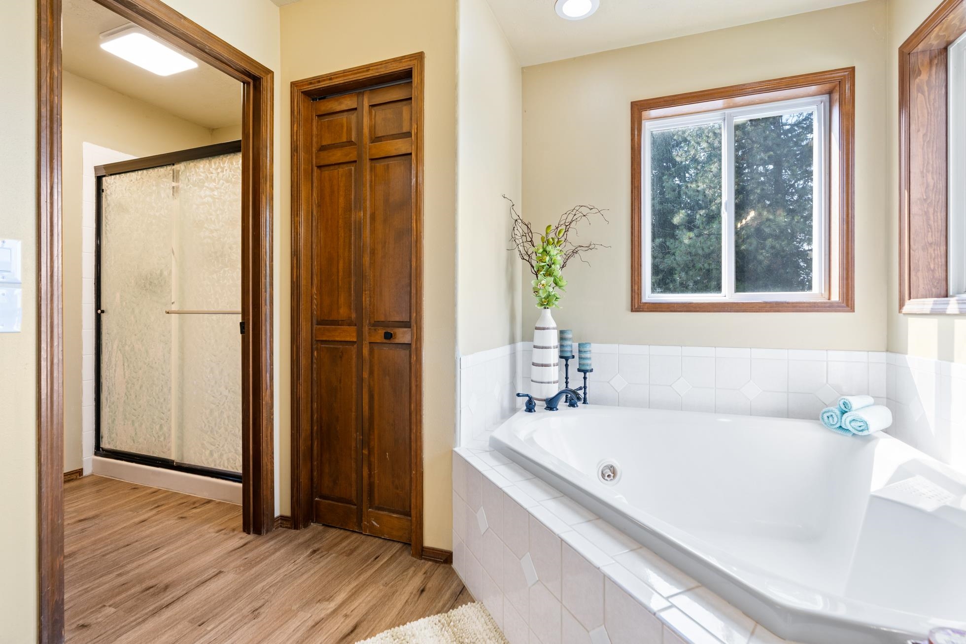 Nine Mile Falls, Washington, 99026, United States, 5 Bedrooms Bedrooms, ,4 BathroomsBathrooms,Residential,For Sale,1895080