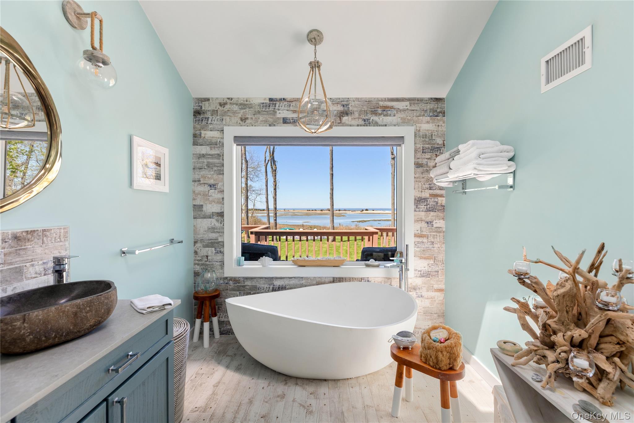East Setauket, New York, 11733, United States, 5 Bedrooms Bedrooms, ,4 BathroomsBathrooms,Residential,For Sale,2048500