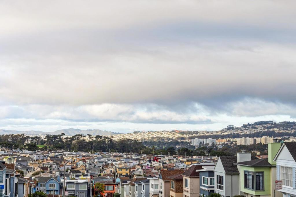 Daly City, California, 94015, United States, 5 Bedrooms Bedrooms, ,2 BathroomsBathrooms,Residential,For Sale,2010788