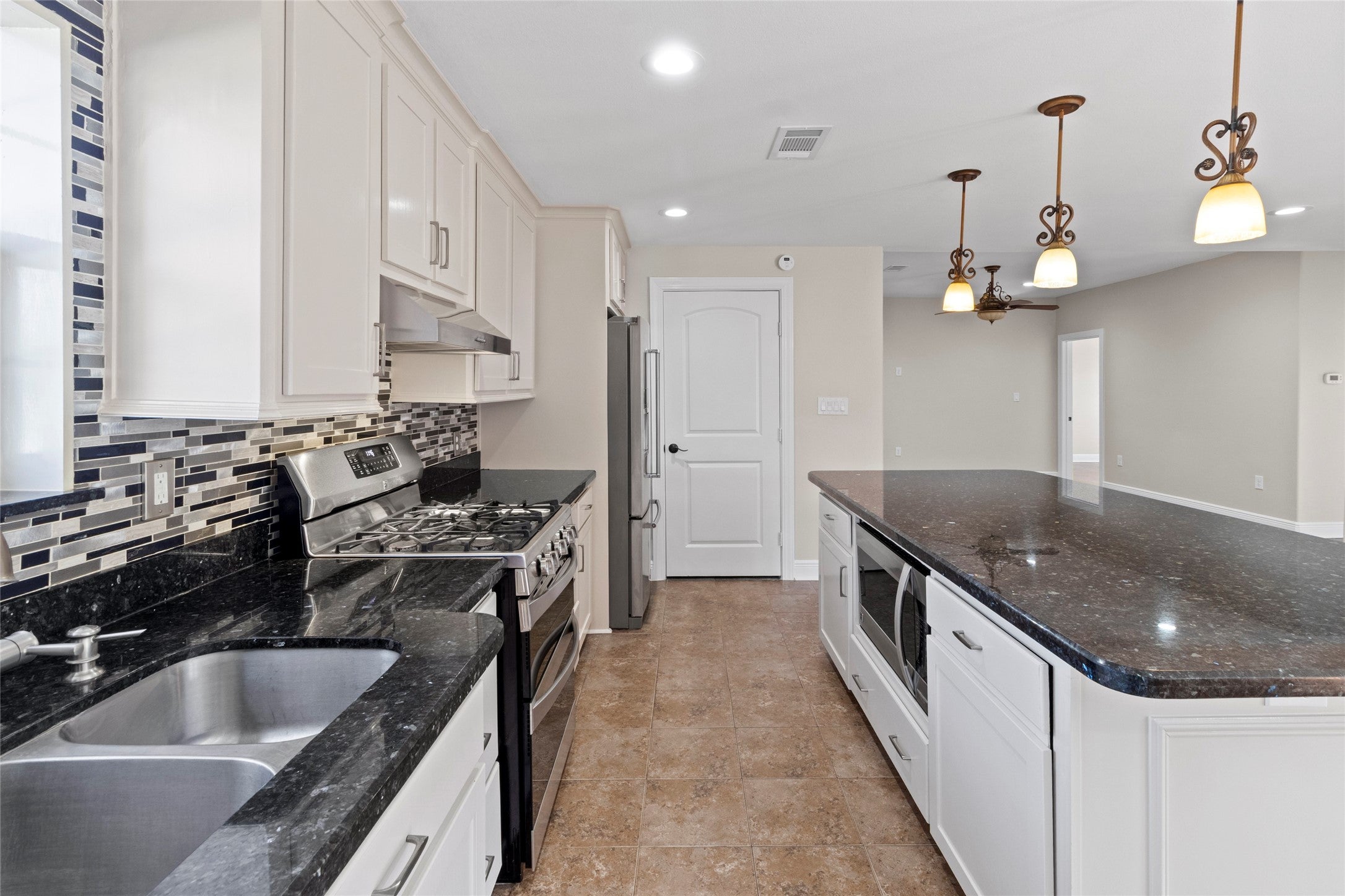 Liverpool, Texas, 77577, United States, 3 Bedrooms Bedrooms, ,2 BathroomsBathrooms,Residential,For Sale,2008192