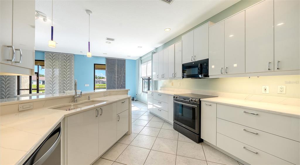 Sarasota, Florida, 34243, United States, 3 Bedrooms Bedrooms, ,2 BathroomsBathrooms,Residential,For Sale,1998856