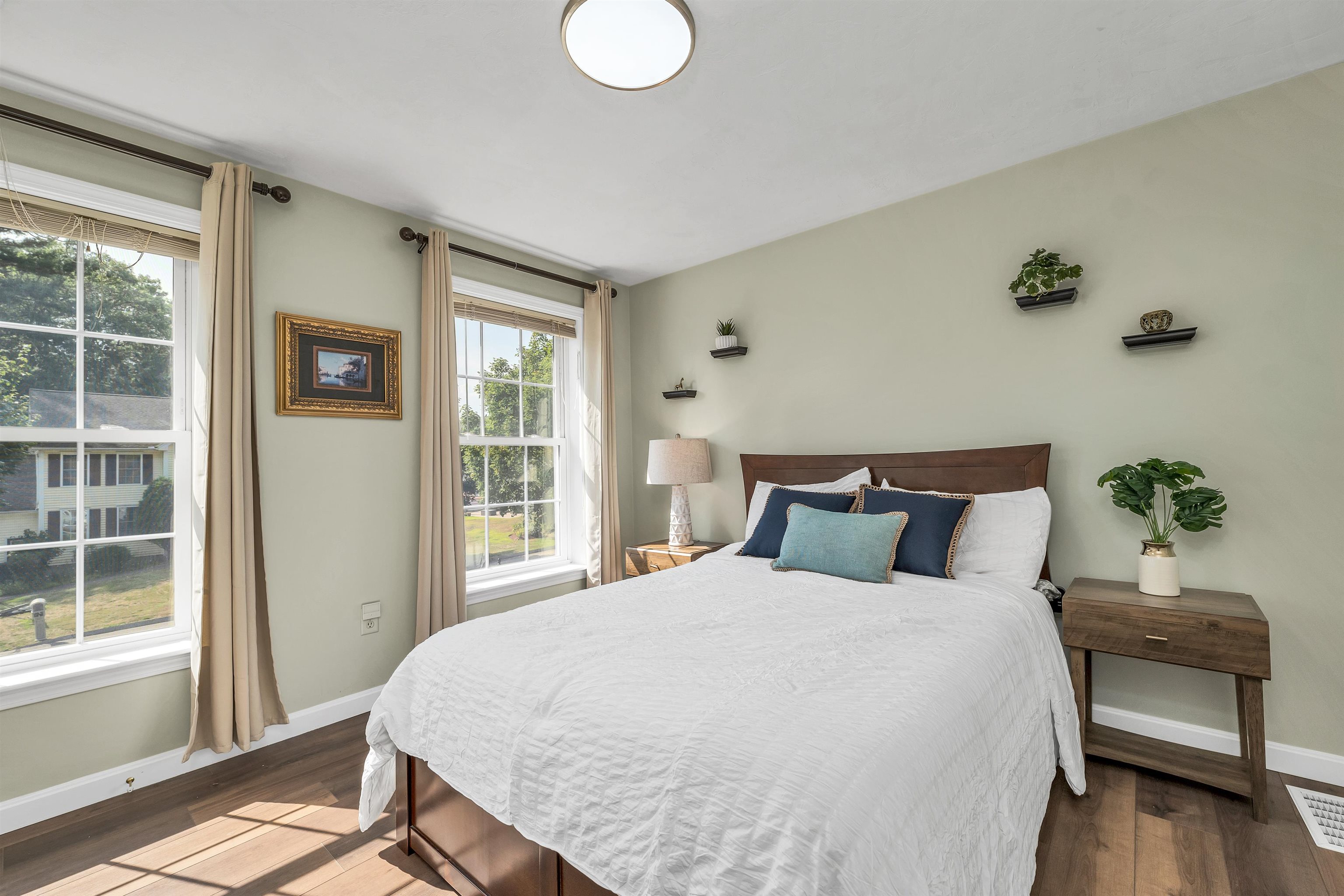 Nashua, New Hampshire, 03062, United States, 4 Bedrooms Bedrooms, ,2 BathroomsBathrooms,Residential,For Sale,1918532