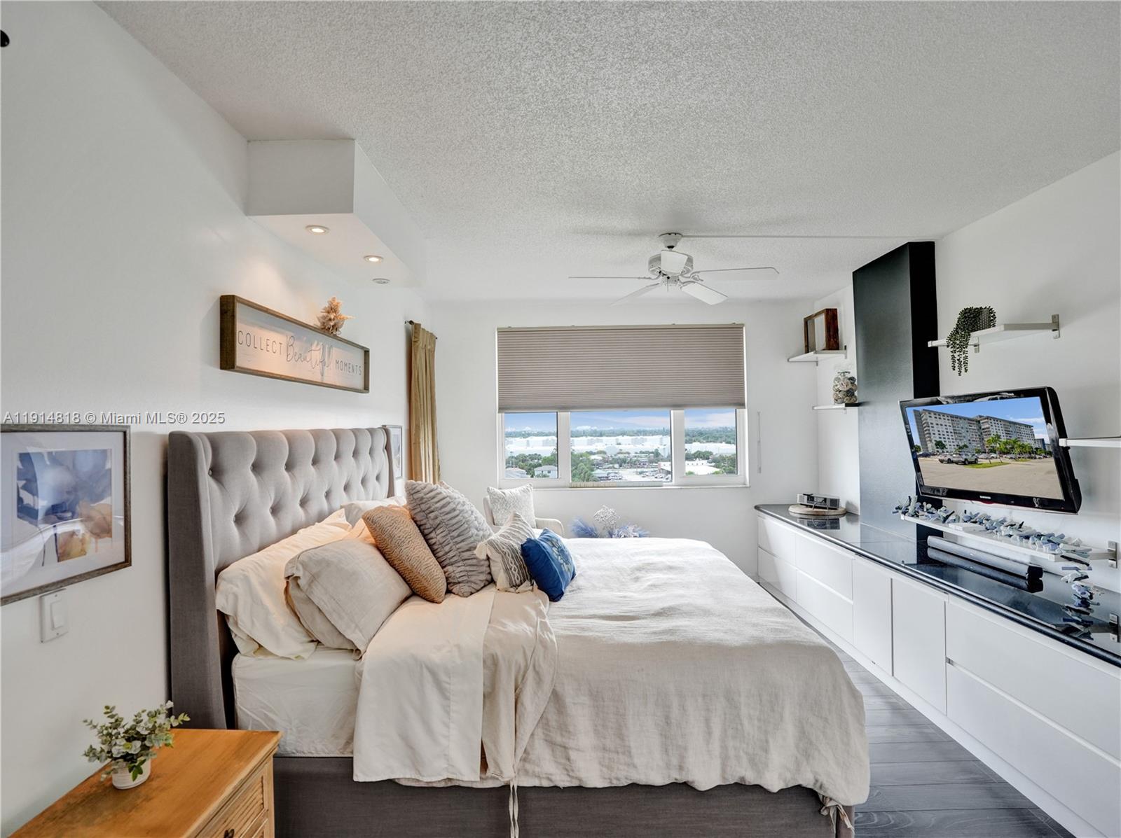 Hollywood, Florida, 33021, United States, 2 Bedrooms Bedrooms, ,3 BathroomsBathrooms,Residential,For Sale,1997464