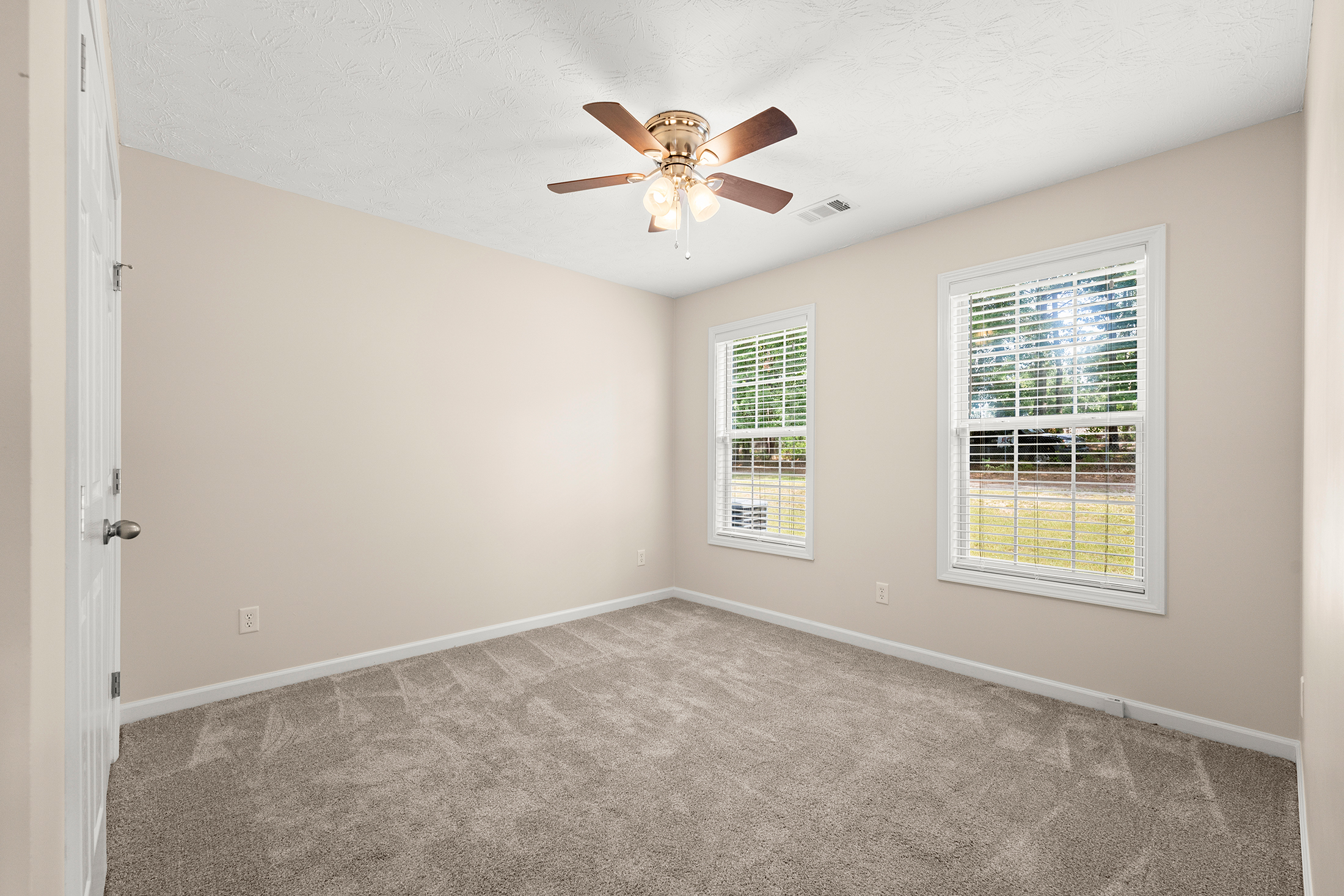  Immaculately Maintained, Brick-Front, Step-Less Ranch Home - 物件實景