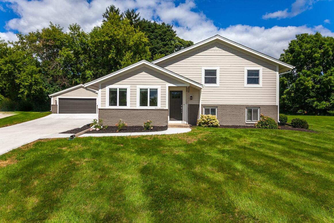 Delafield, Wisconsin, 53072, United States, 3 Bedrooms Bedrooms, ,2 BathroomsBathrooms,Residential,For Sale,1927266