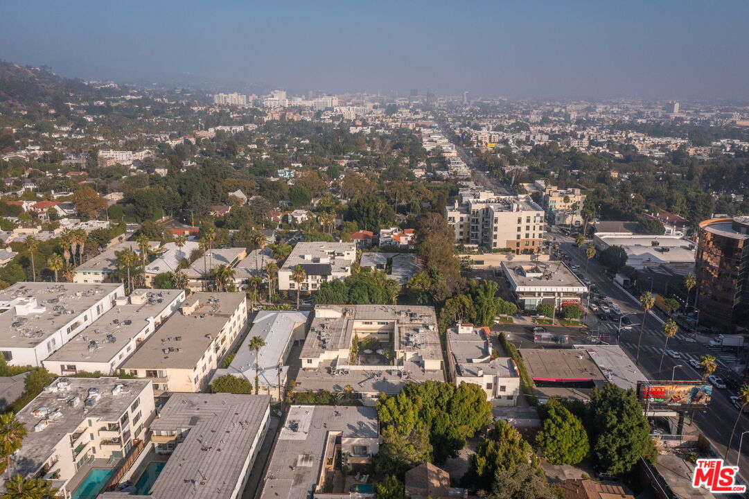 Los Angeles, California, 90046, United States, 3 Bedrooms Bedrooms, ,3 BathroomsBathrooms,Residential,For Sale,1989732