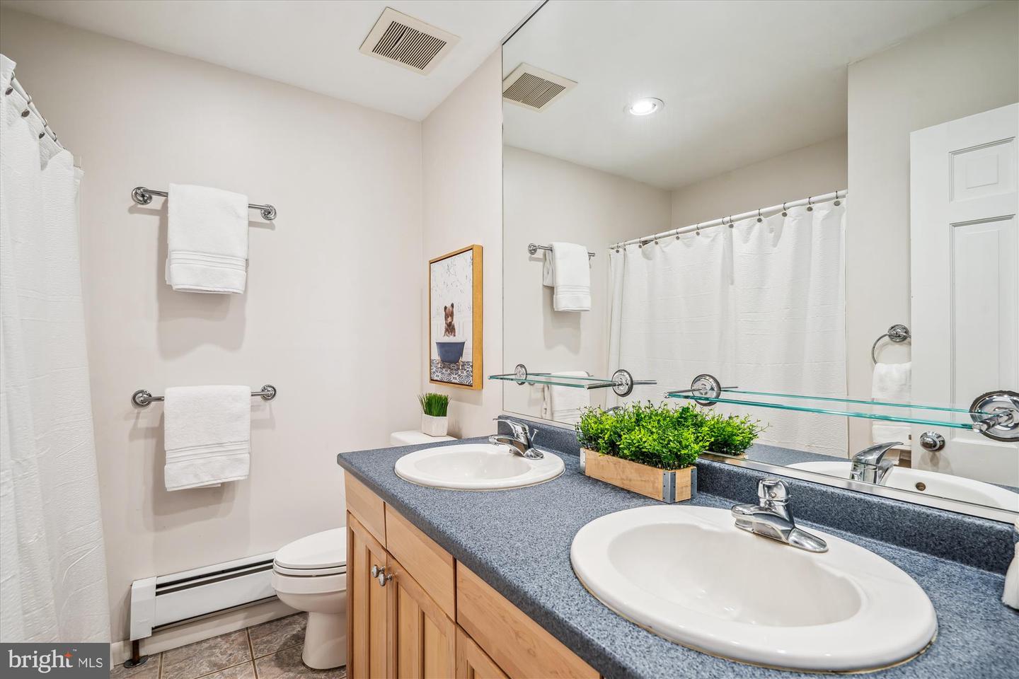 Annapolis, Maryland, 21403, United States, 5 Bedrooms Bedrooms, ,3 BathroomsBathrooms,Residential,For Sale,1839028