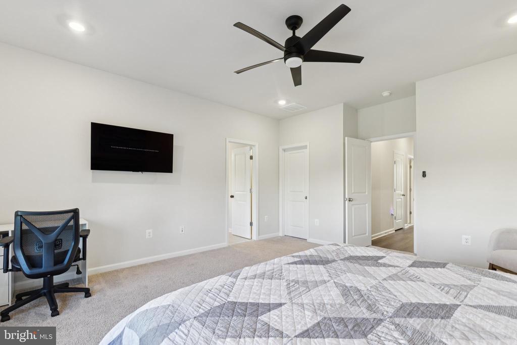 Leesburg, Virginia, 20176, United States, 4 Bedrooms Bedrooms, ,4 BathroomsBathrooms,Residential,For Sale,1983431