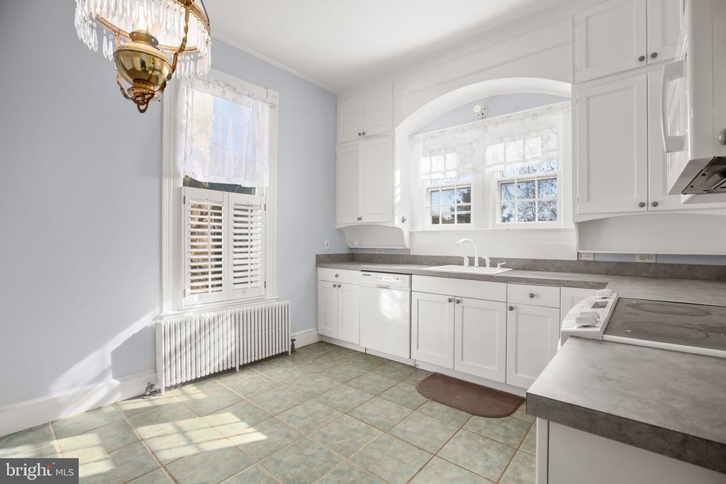 Fredericksburg, Virginia, 22401, United States, 4 Bedrooms Bedrooms, ,2 BathroomsBathrooms,Residential,For Sale,2001681