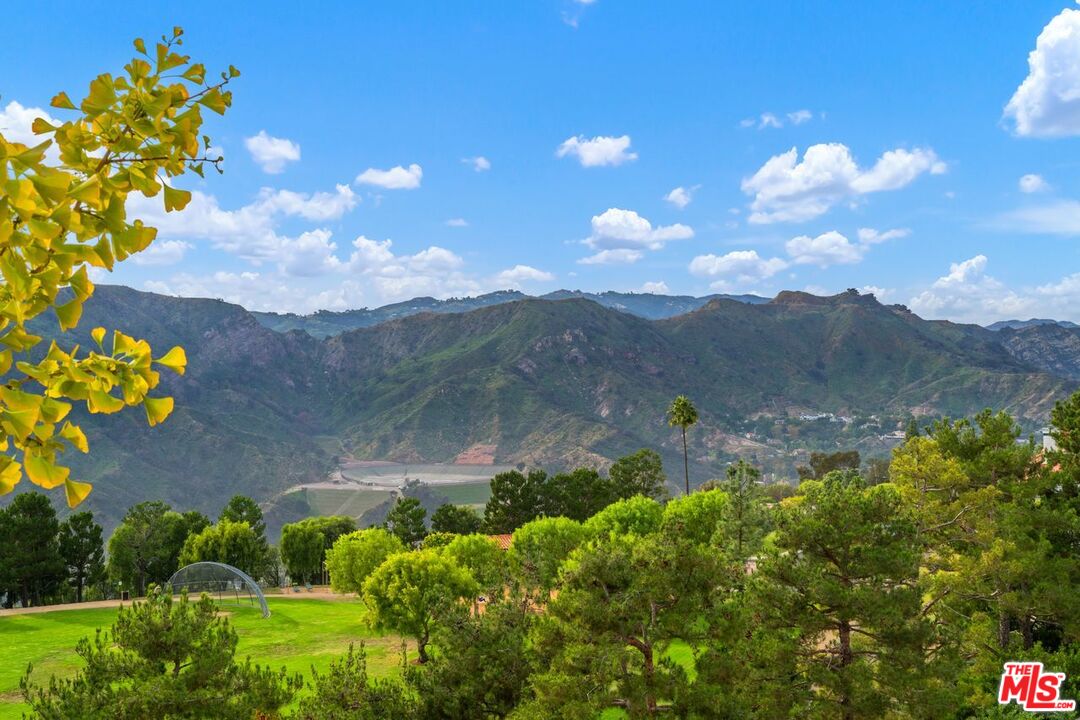 Pacific Palisades, California, 90272, United States, 2 Bedrooms Bedrooms, ,2 BathroomsBathrooms,Residential,For Sale,1991274