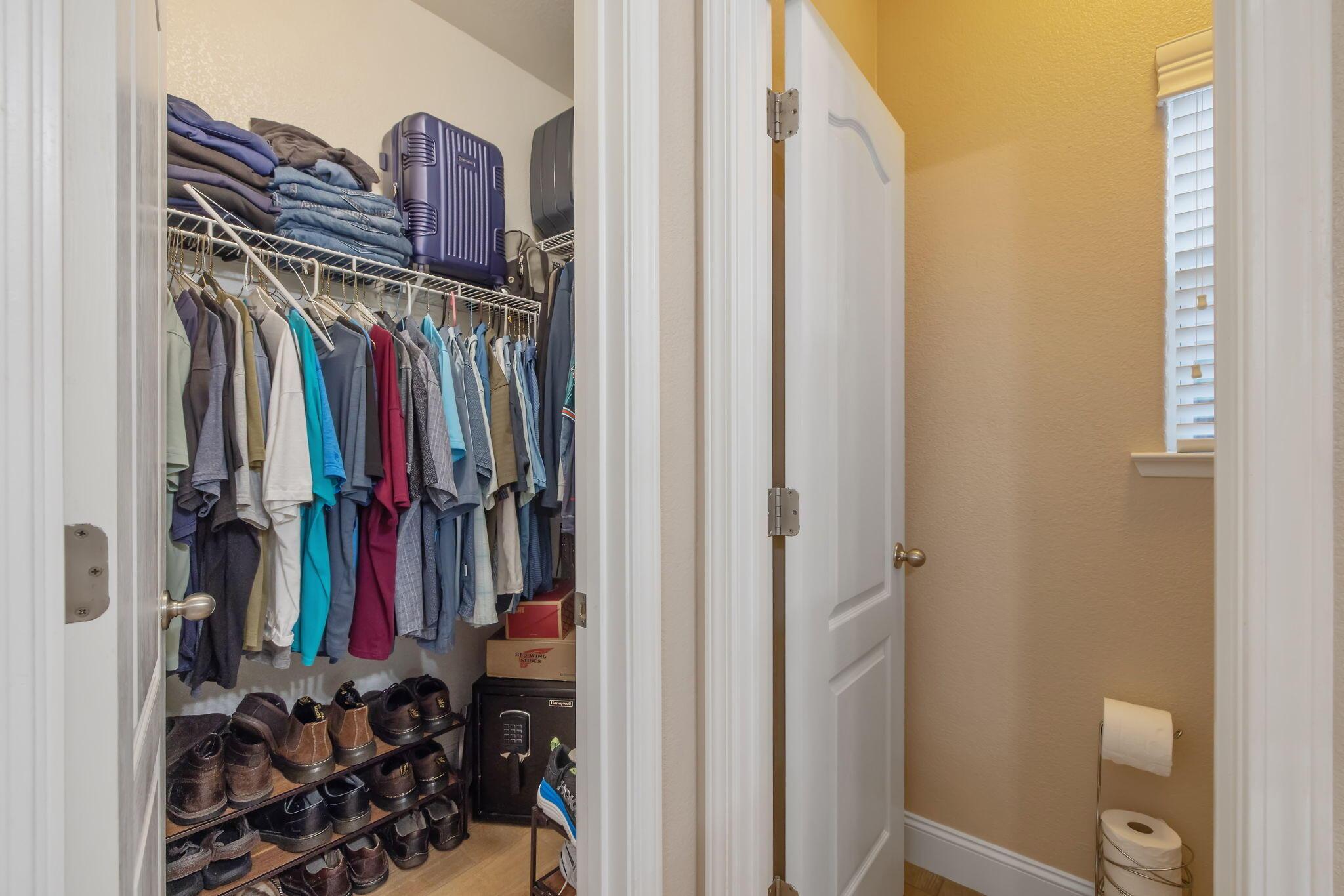 Visalia, California, 93291, United States, 3 Bedrooms Bedrooms, ,2 BathroomsBathrooms,Residential,For Sale,2013807