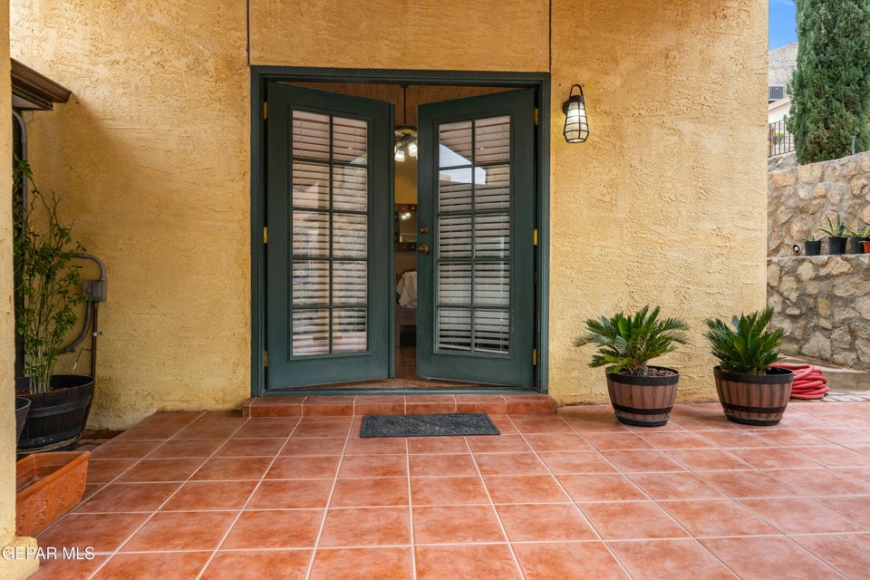 El Paso, Texas, 79912, United States, 4 Bedrooms Bedrooms, ,2 BathroomsBathrooms,Residential,For Sale,1921658