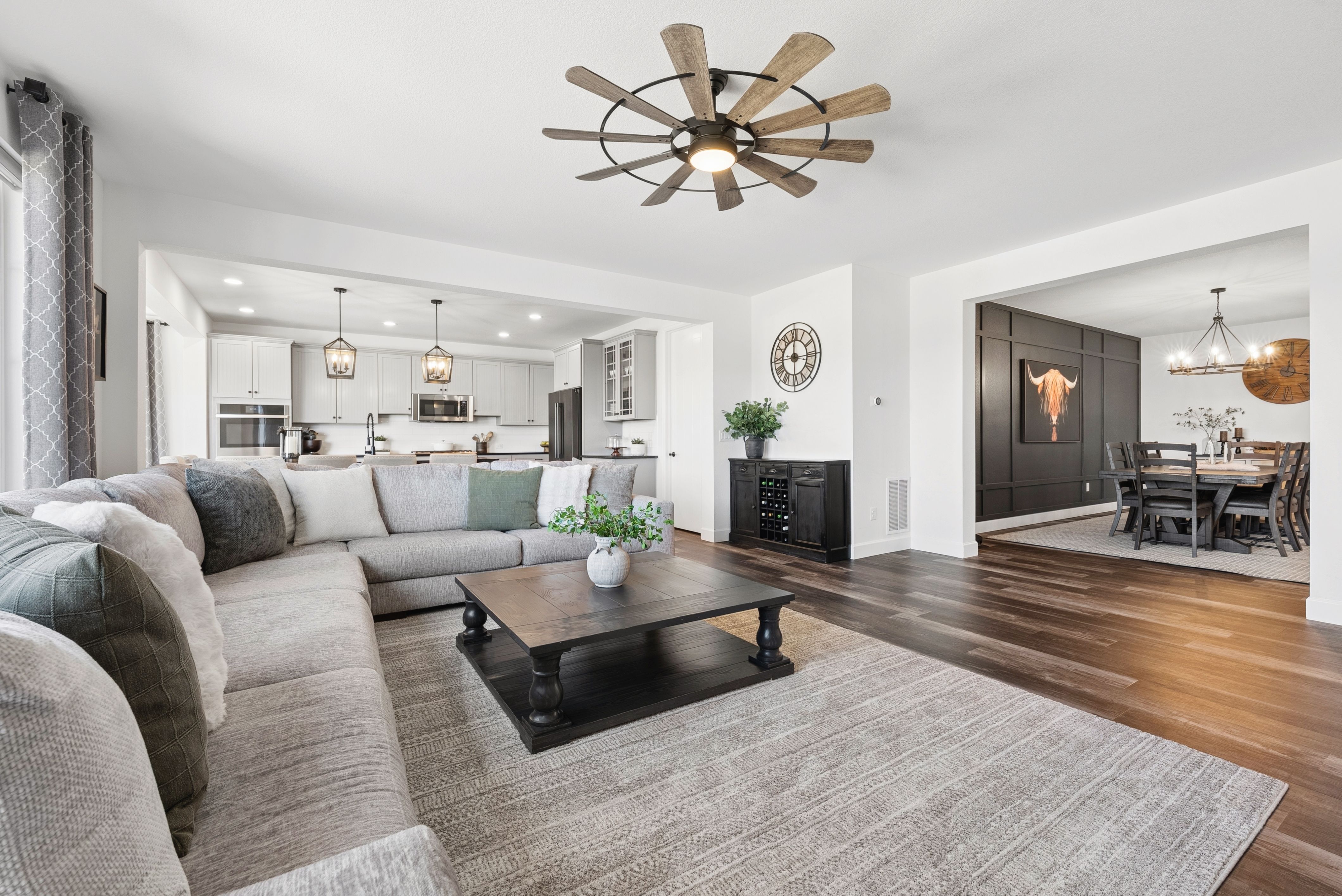  Newer construction, thoughtful design, and beautifully scaled spaces - 物件實景