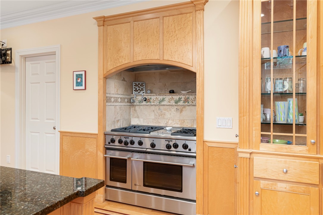 East Greenwich, Rhode Island, 02818, United States, 5 Bedrooms Bedrooms, ,7 BathroomsBathrooms,Residential,For Sale,1940425