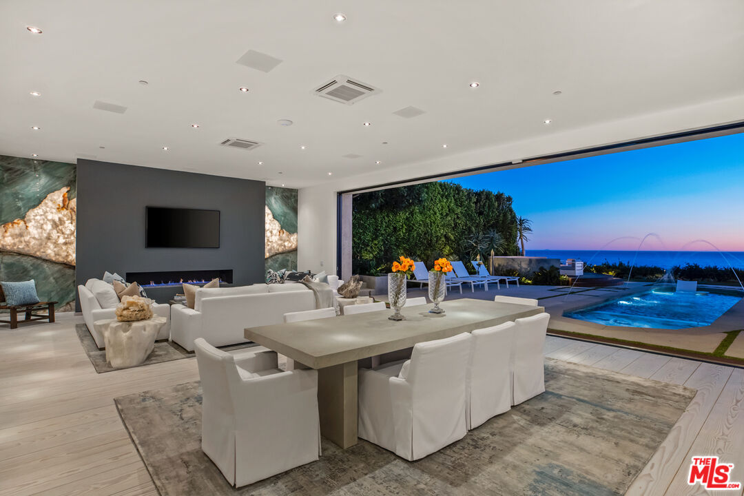 Malibu, California, 90265, United States, 3 Bedrooms Bedrooms, ,4 BathroomsBathrooms,Residential,For Sale,1746173