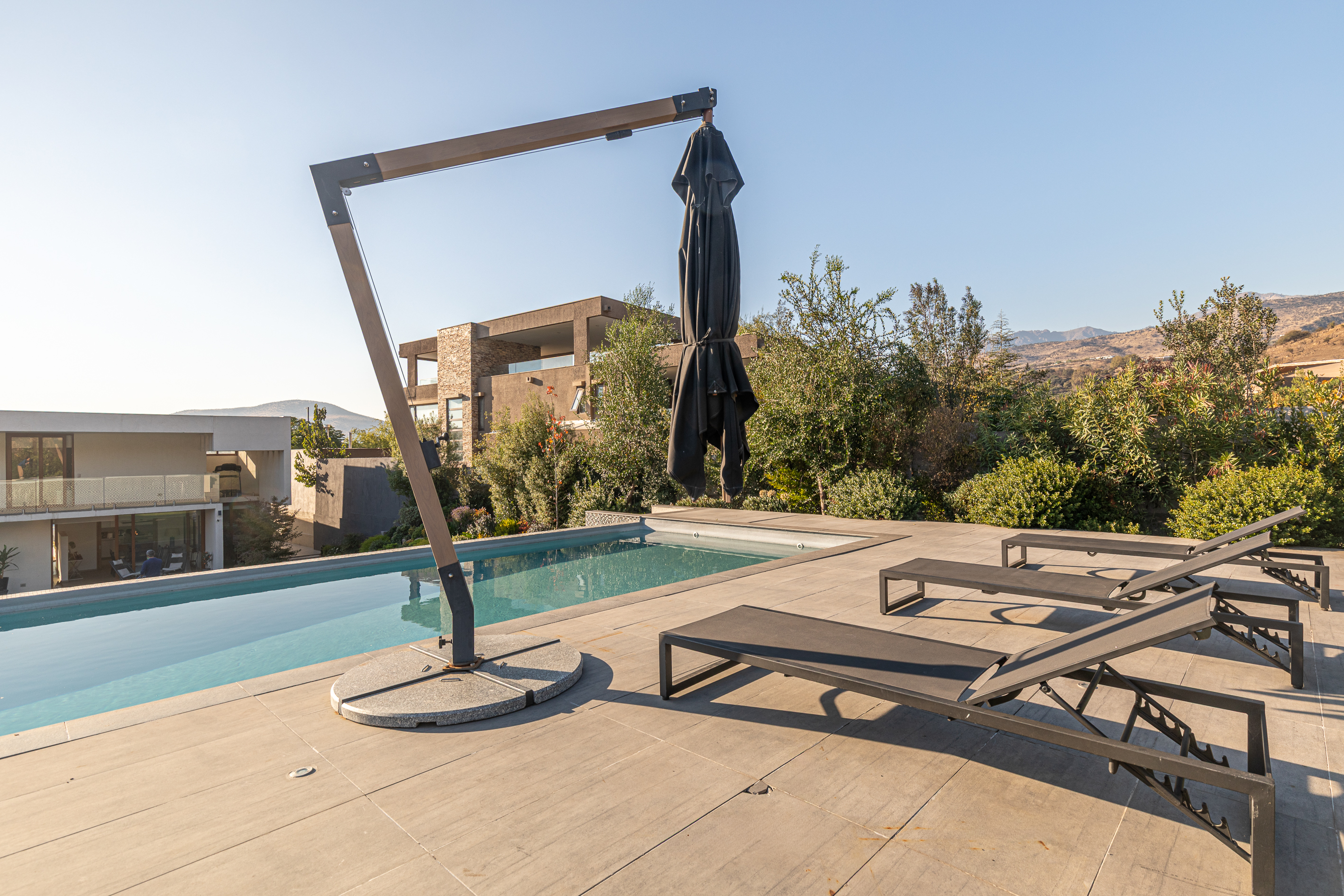  Mediterranean-style home with a barbecue are and swimming pool - 物件實景