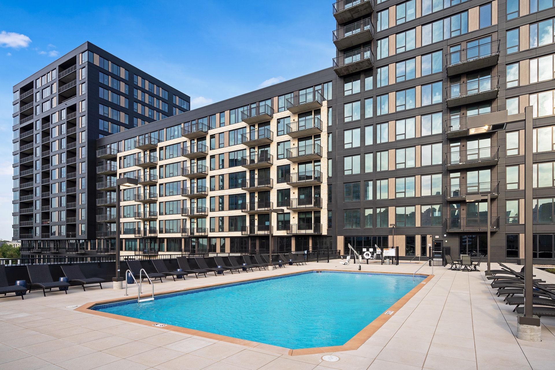  Sophisticated Legacy Condo with Sweeping River Views - 物件實景