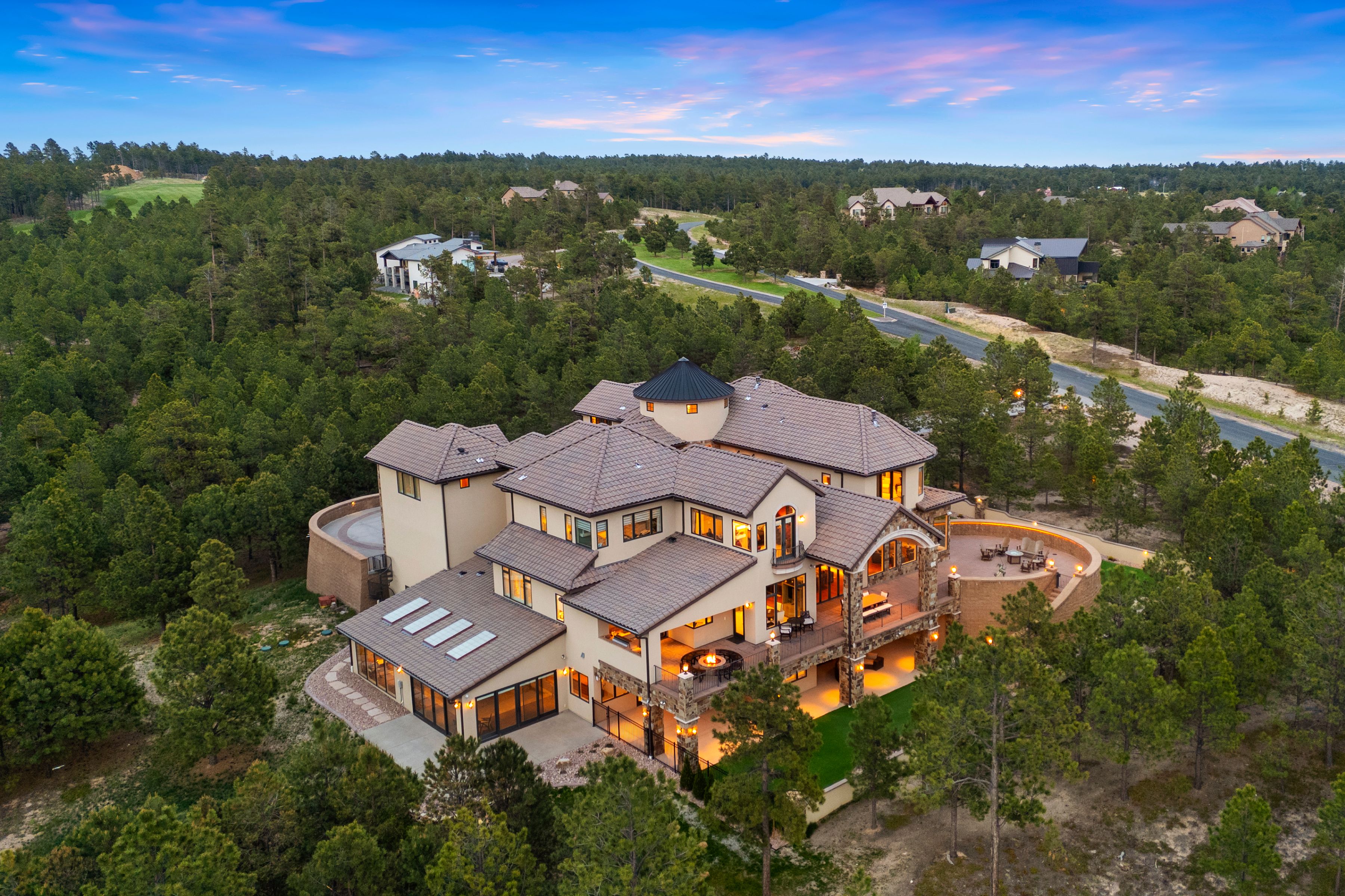 Extraordinary legacy estate on 2.59 private acres in Cathedral Pines - 物件實景
