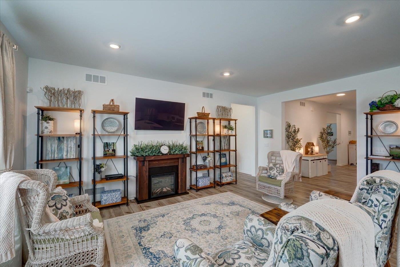 Windsor, Wisconsin, 53598, United States, 3 Bedrooms Bedrooms, ,2 BathroomsBathrooms,Residential,For Sale,1915836