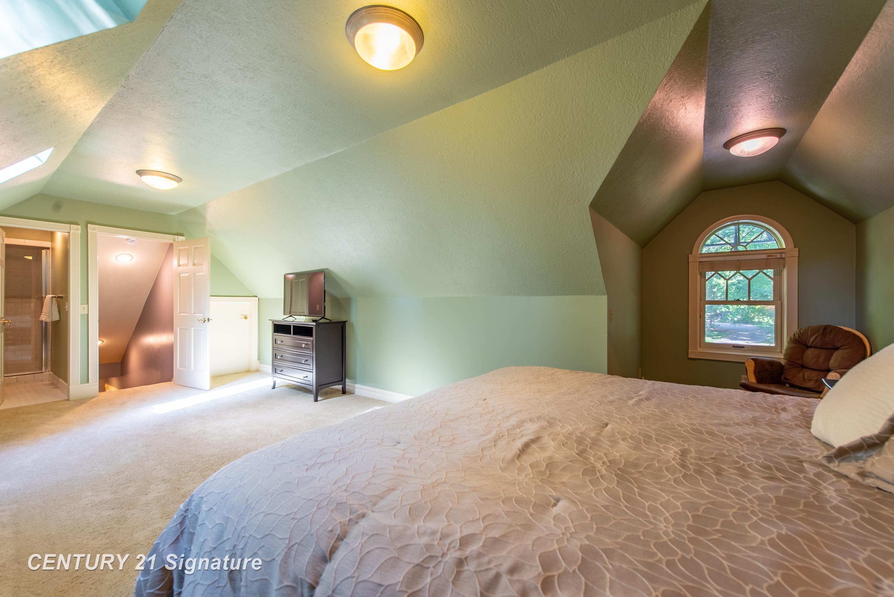 Midland, Michigan, 48642, United States, 5 Bedrooms Bedrooms, ,6 BathroomsBathrooms,Residential,For Sale,1977241