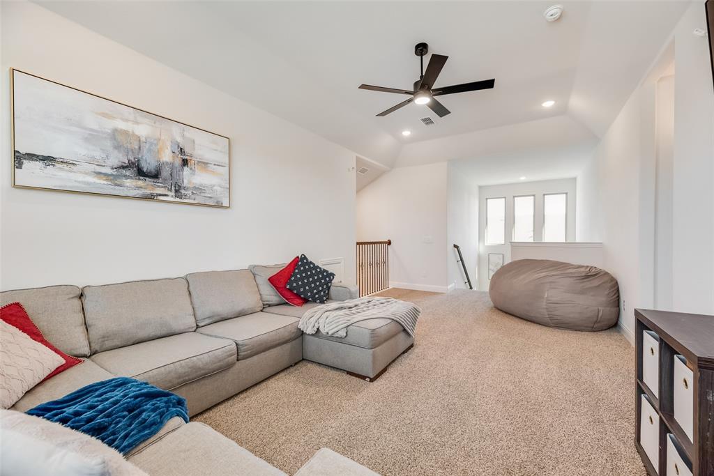 Pilot Point, Texas, 76258, United States, 5 Bedrooms Bedrooms, ,3 BathroomsBathrooms,Residential,For Sale,2019637