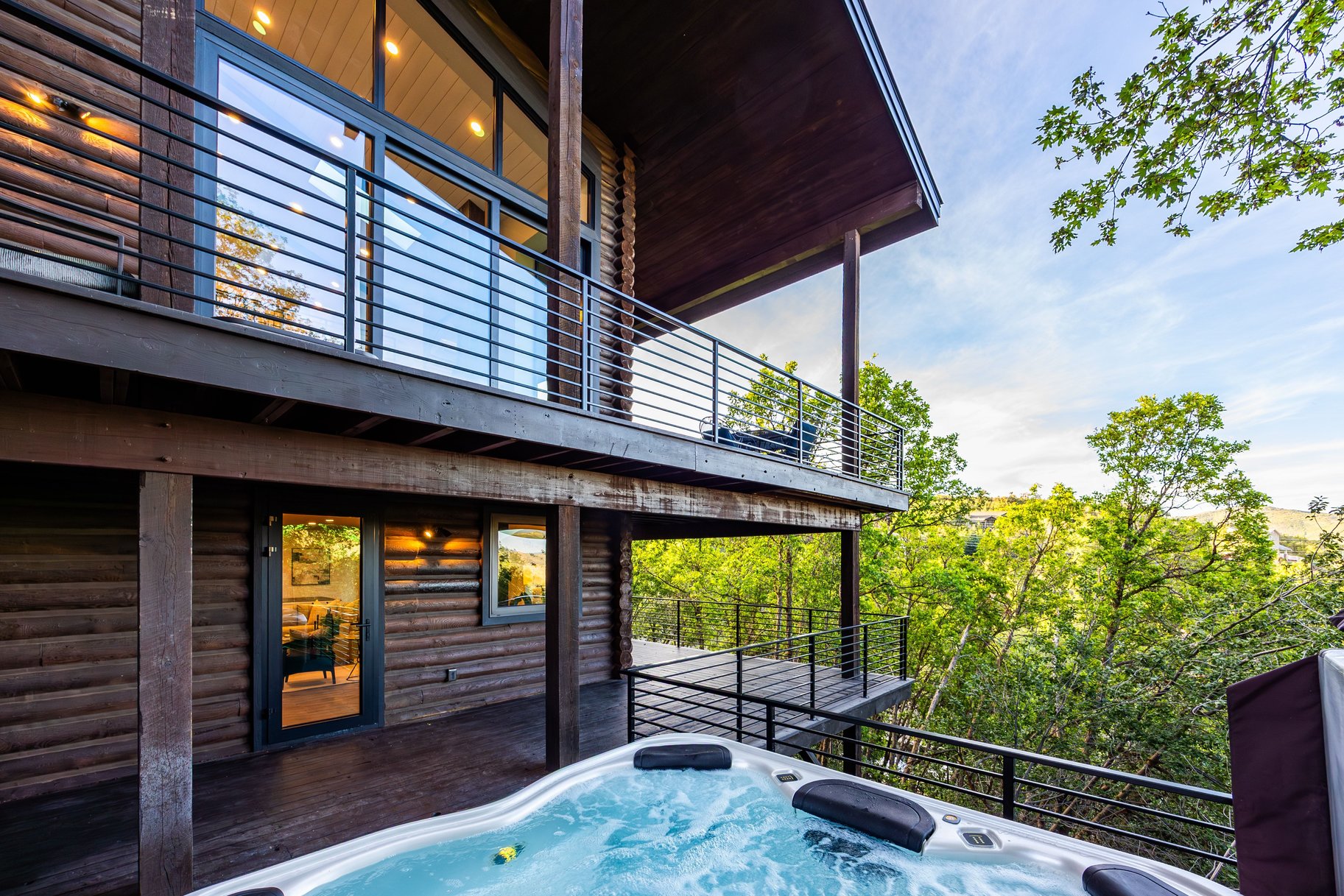  Full Scale Rebuild with Amazing Outdoor Spaces and Views - 物件實景