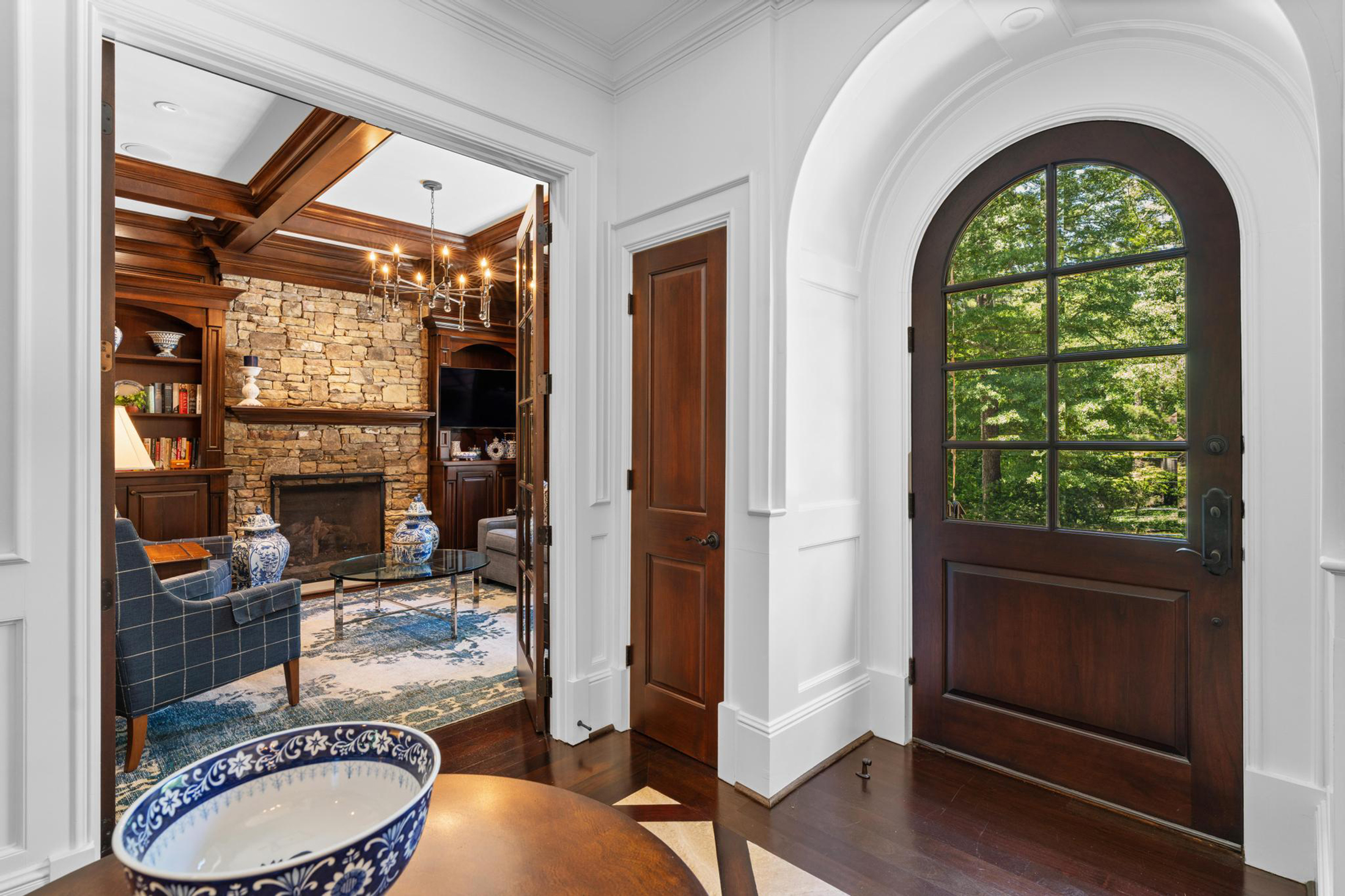  Sophisticated Newer Custom-built Home in Desirable Garden Hills - 物件實景