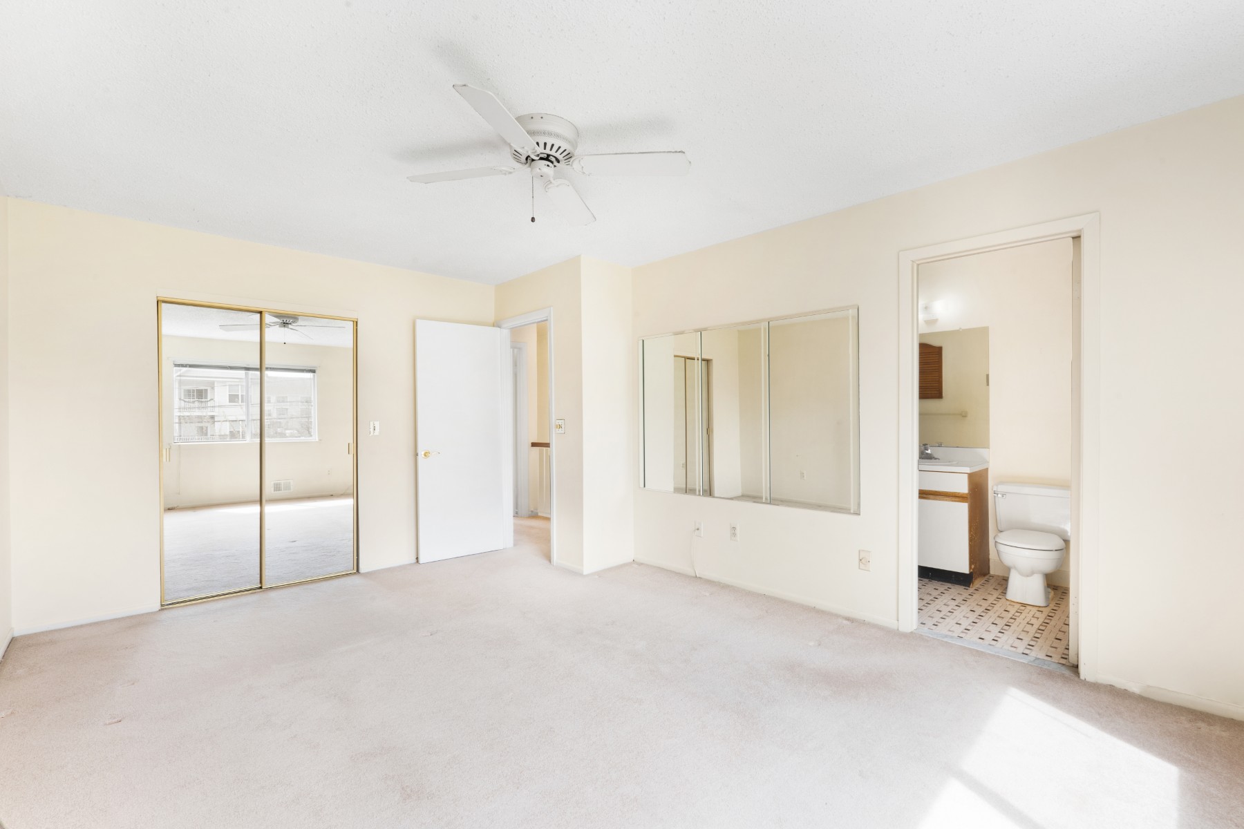  ?Westbrook Woods? Well Maintained Townhome - 物件實景