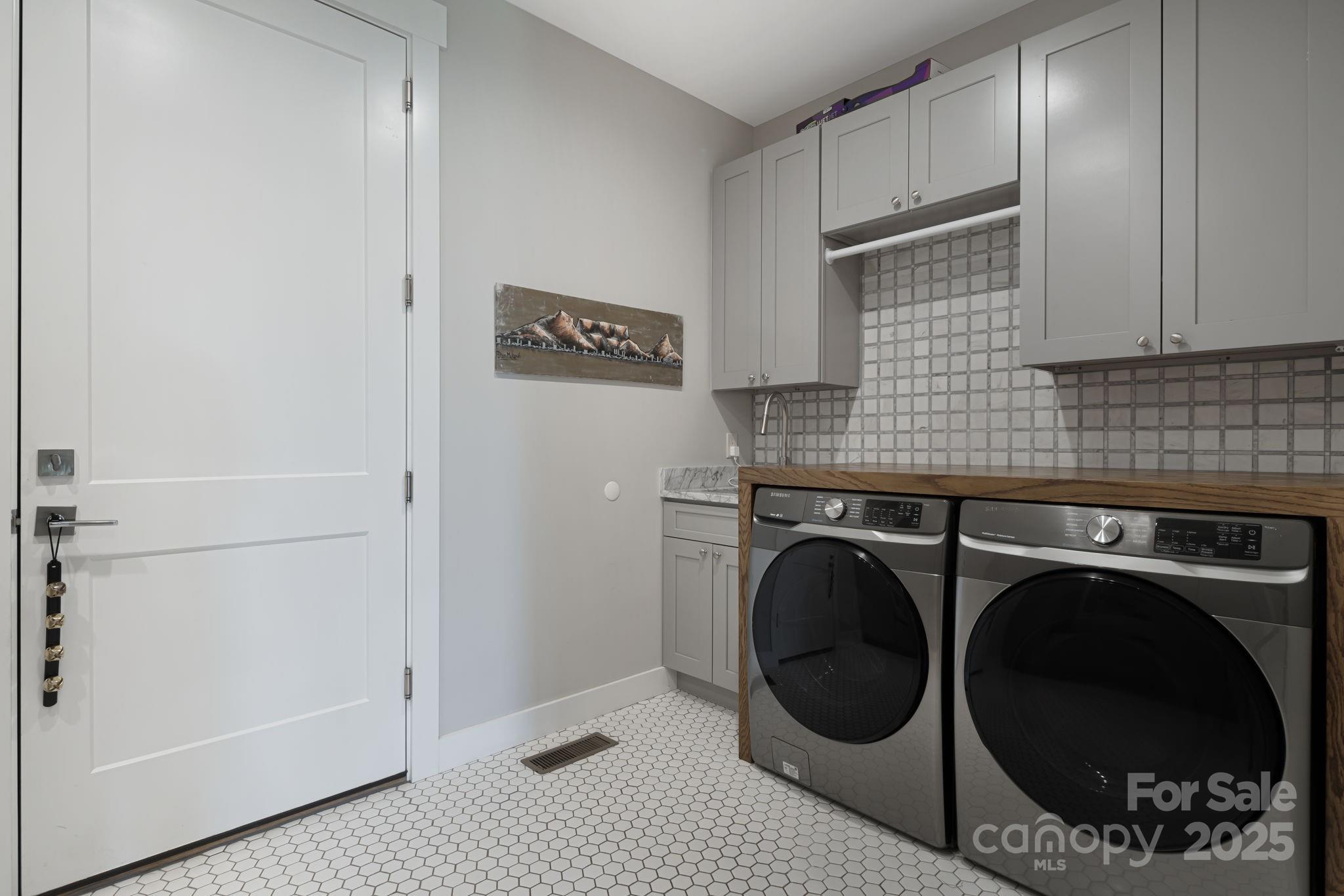 Mills River, North Carolina, 28759, United States, 3 Bedrooms Bedrooms, ,3 BathroomsBathrooms,Residential,For Sale,1992072