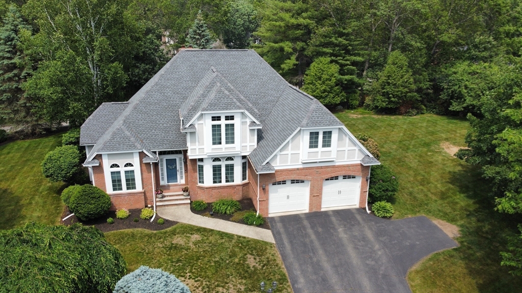 Middleton, Massachusetts, 01949, United States, 4 Bedrooms Bedrooms, ,4 BathroomsBathrooms,Residential,For Sale,1981147