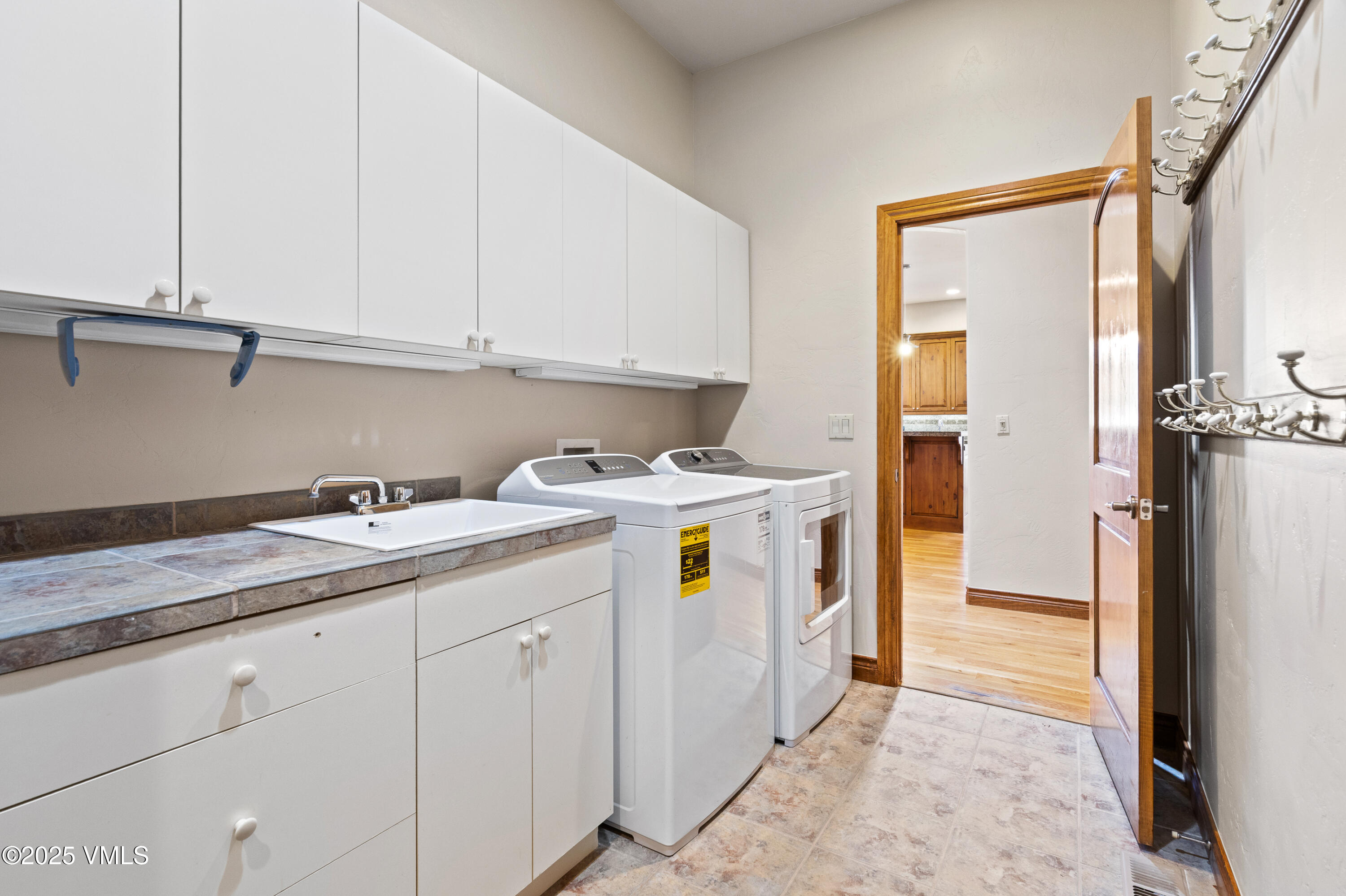 Gypsum, Colorado, 81637, United States, 6 Bedrooms Bedrooms, ,5 BathroomsBathrooms,Residential,For Sale,1987676