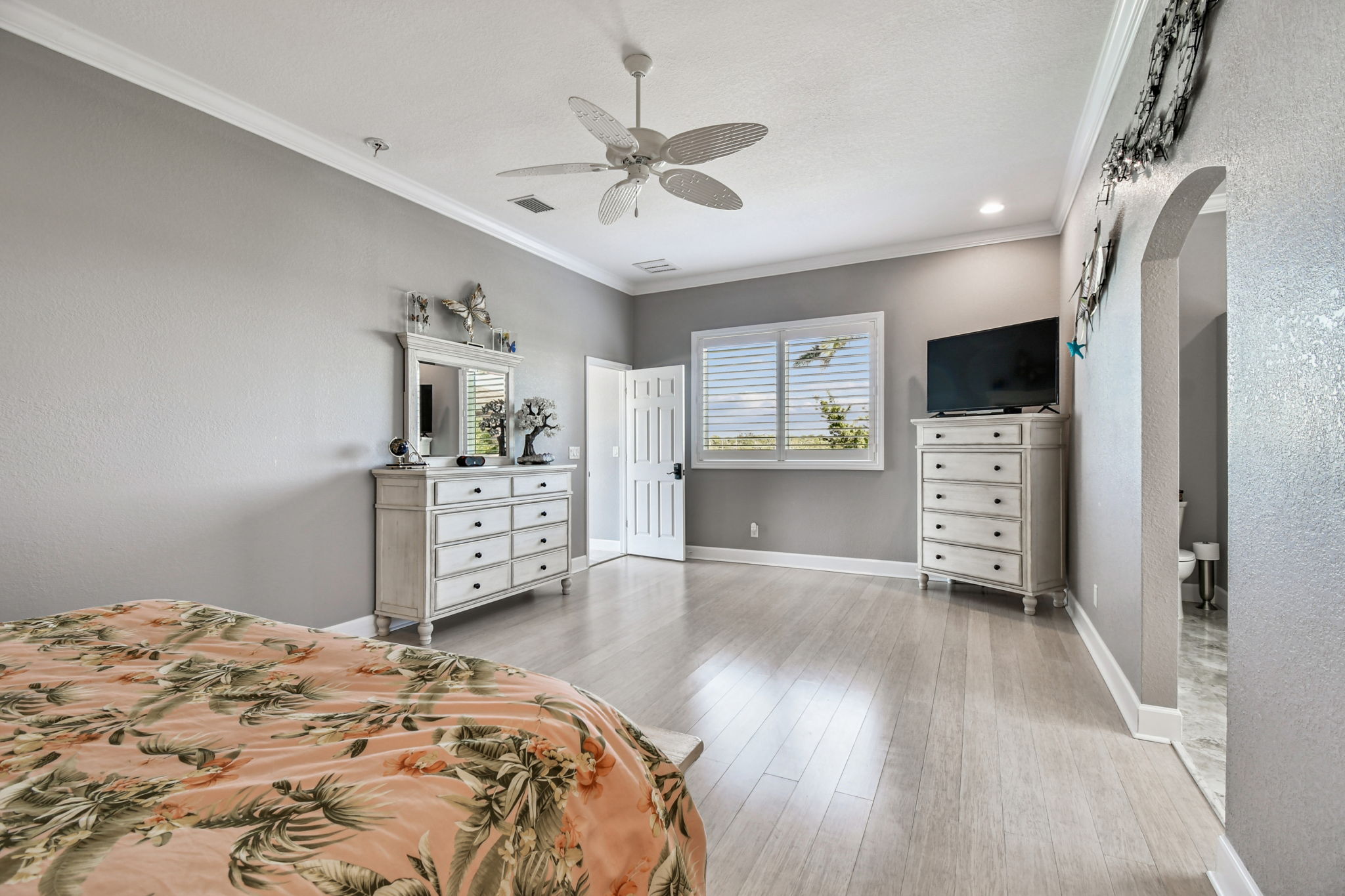 Madeira Beach, Florida, 33708, United States, 6 Bedrooms Bedrooms, ,6 BathroomsBathrooms,Residential,For Sale,1975666